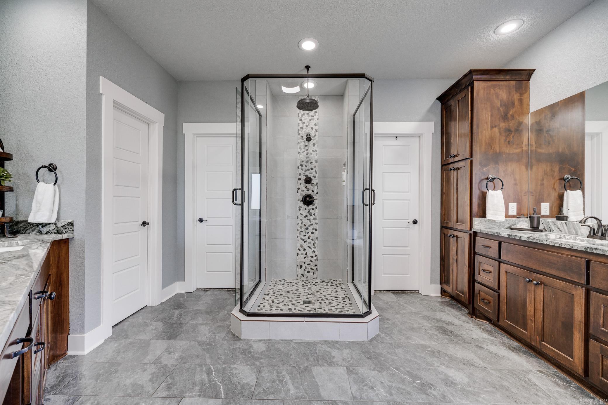 SALEM WOODS - Residential