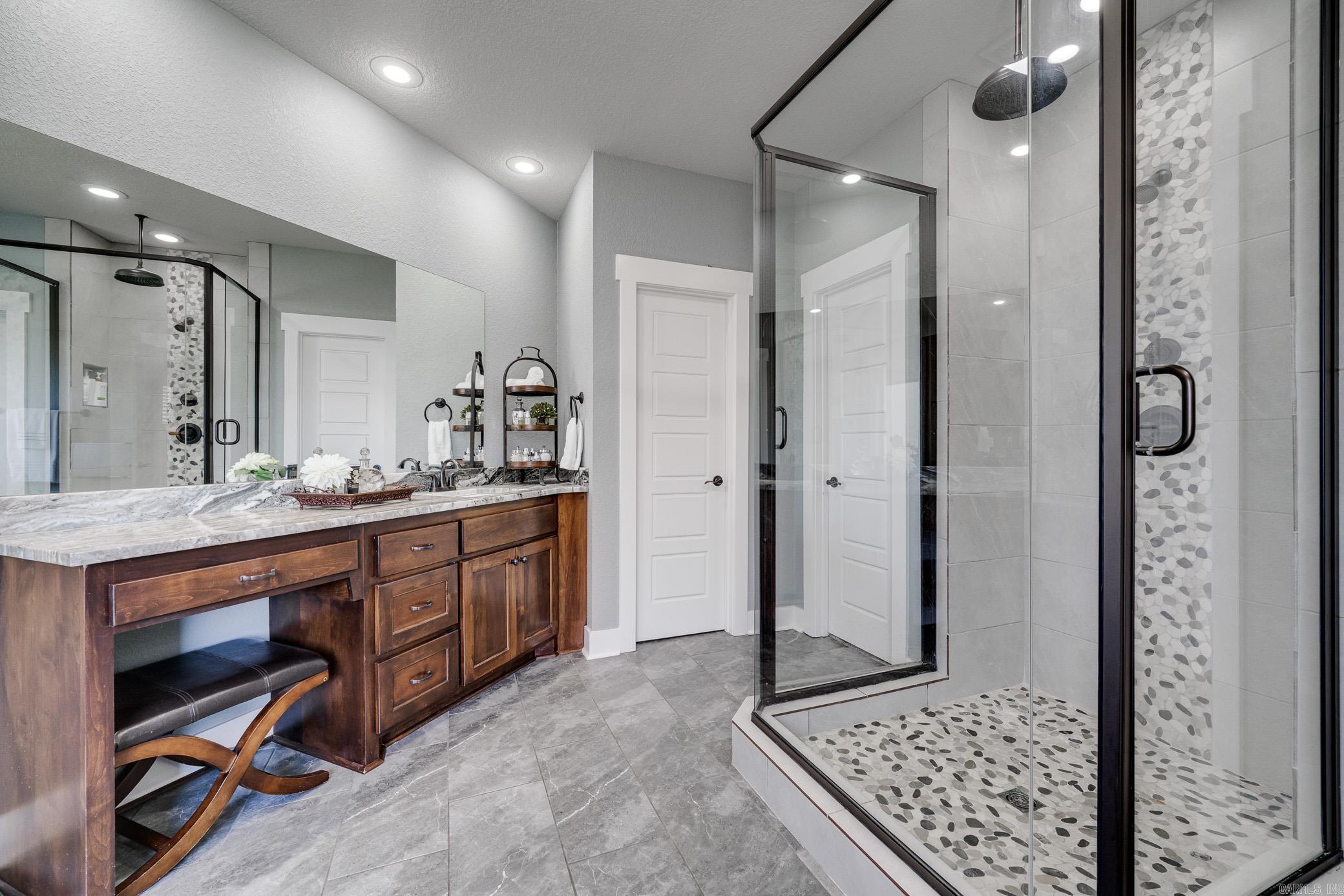 SALEM WOODS - Residential