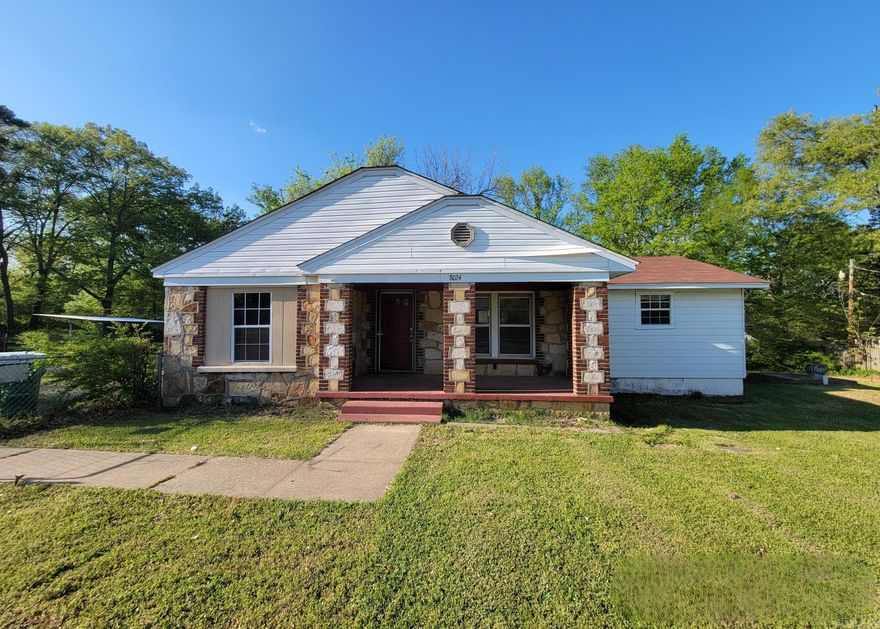 Nice house with big corner lot. 3 bedrooms & 2 bathrooms in a split-floorplan layout. Main en-suite bed/bath also features large walk in closet. Open living room/kitchen with separate laundry space and a great deck and yard. Detached 2-car garage, outdoor storage shed, plus storm shelter make this a great opportunity for a lovely & functional home. Sold AS-IS. Needs floor repair in kitchen & soffit repair on the rear exterior corner.