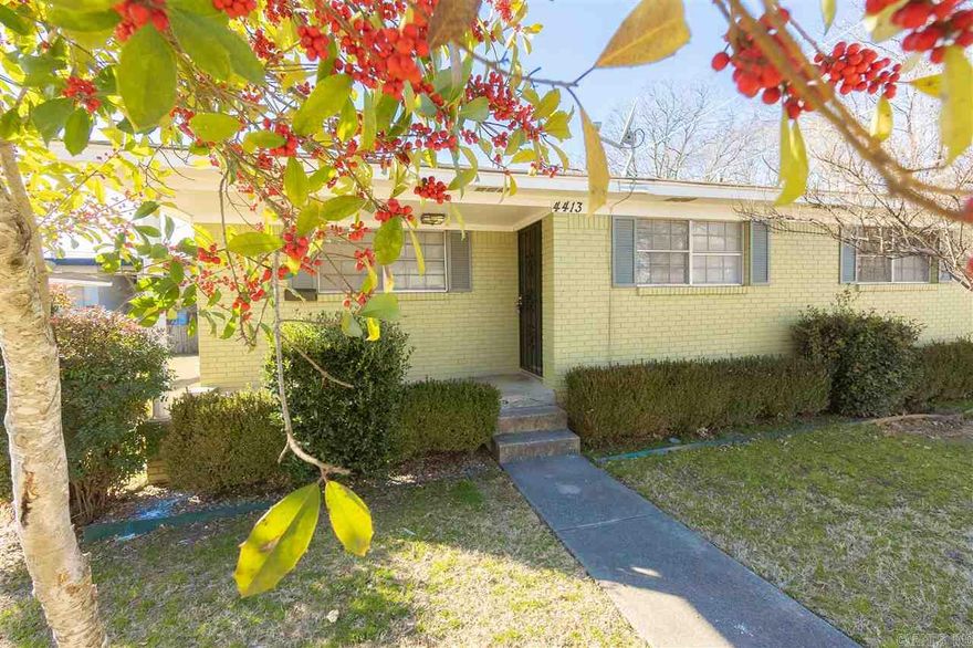 Recently remodeled 2 bedroom, 1 bathroom duplex located in Levy area of North Little Rock is a perfect place for a young professional. It is also conveniently located close to Burns Park.  Our leases are for 18 months and income has to be three times the amount of rent unless you have a housing voucher.