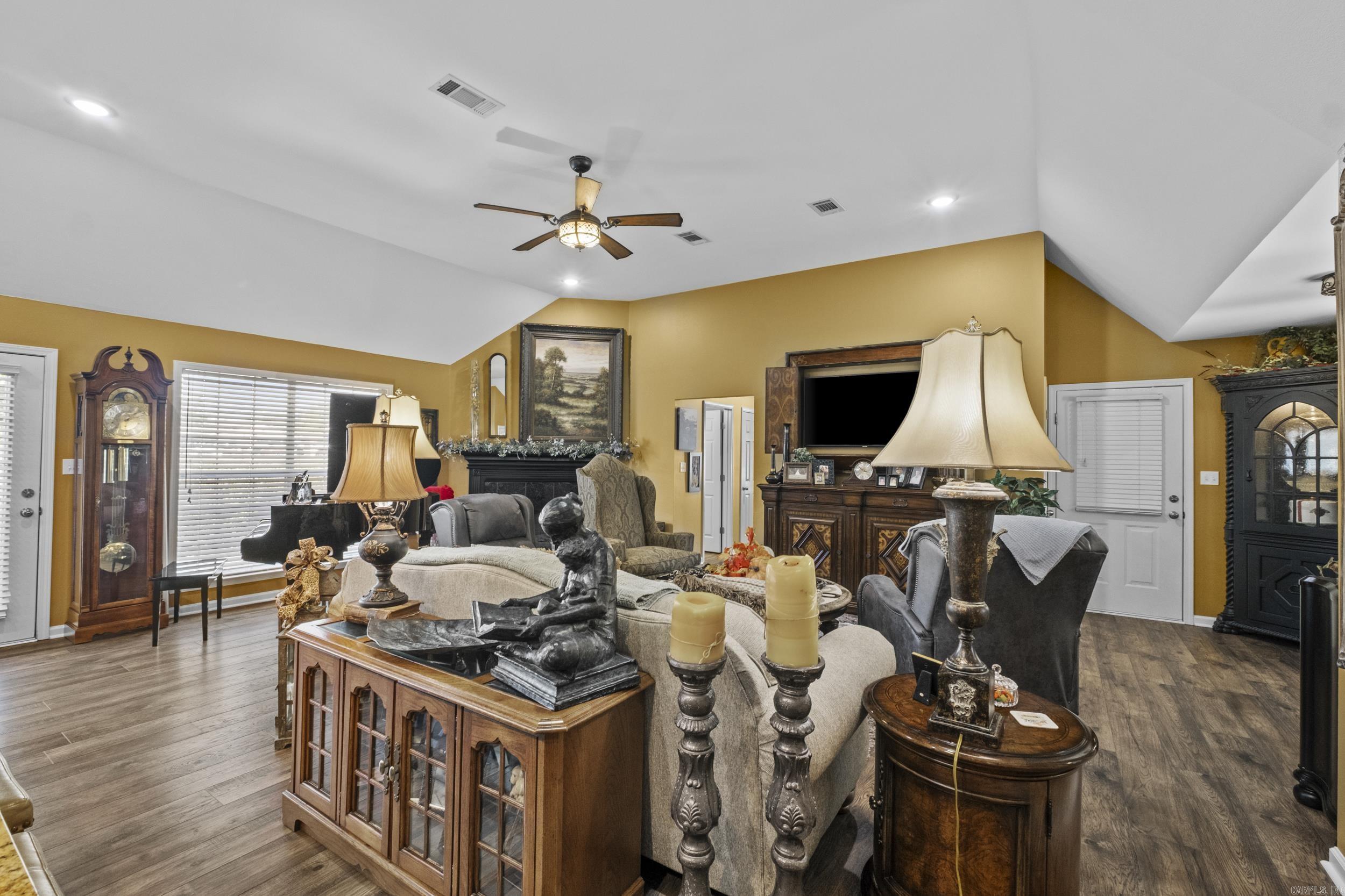 COUNTRY SQUIRE ADD - Residential