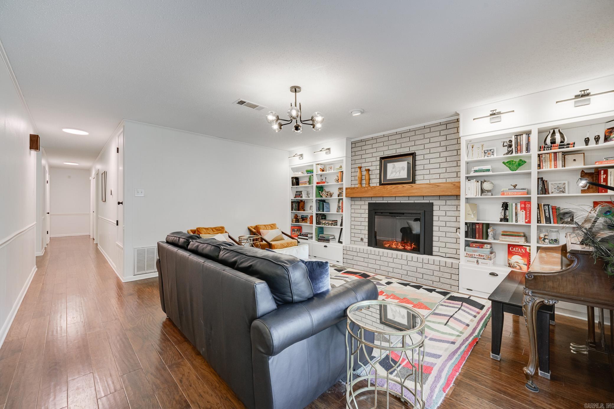 OAK FORREST - Residential
