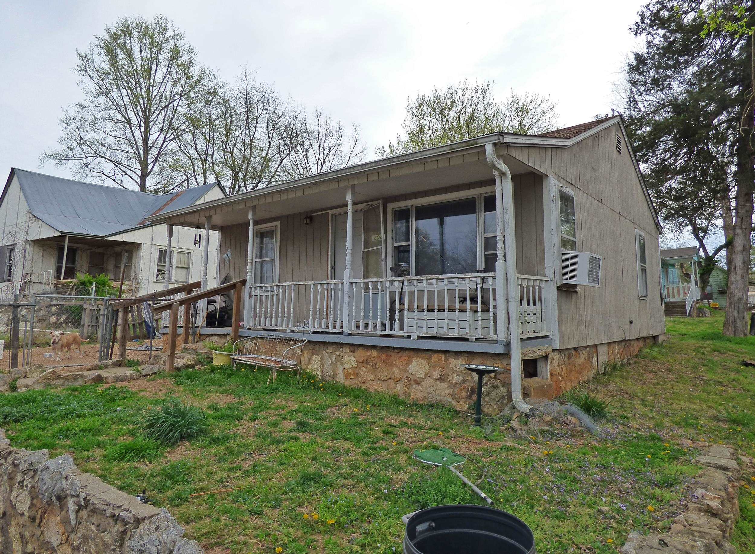 Two Bedroom House in Hardy, Great Location. House offers 2 bedrooms, one full bath, living room, and kitchen. Located right on Spring Street in Hardy, Arkansas. It is rented and immediately income producing. Not very far from downtown Hardy. Great investment property.