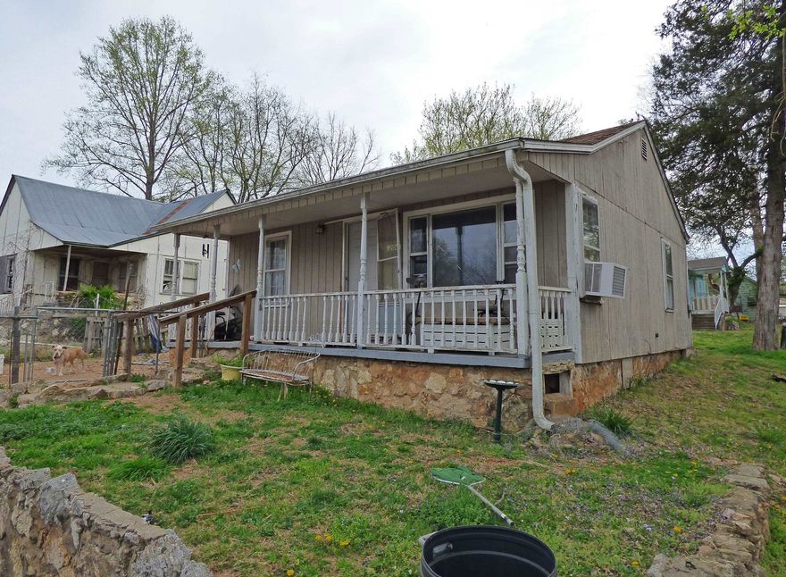 Two Bedroom House in Hardy, Great Location. House offers 2 bedrooms, one full bath, living room, and kitchen. Located right on Spring Street in Hardy, Arkansas.  Not very far from downtown Hardy. Great investment property.