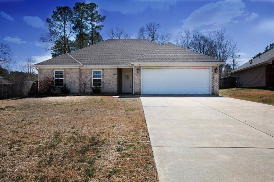 Cute and cozy home in a great neighborhood, granite countertops throughout the home, walk in closets and large backyard that is fully fenced in. Check out this home before it is gone. Agents see remarks for showings. Tenant occupied and will need 24-hour notice for showings. no seller property disclosure.