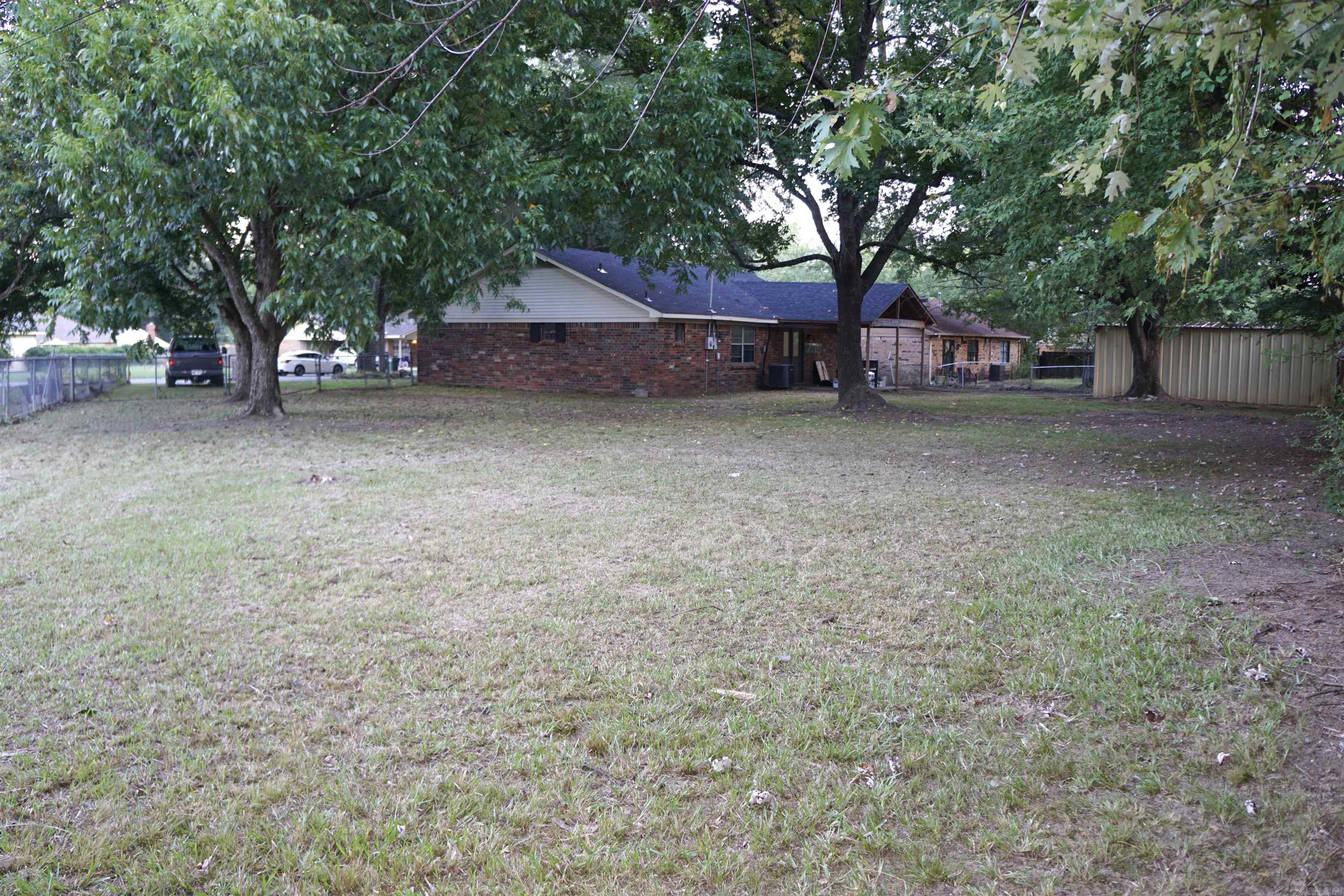 COUNTRY CLUB MANOR - Residential