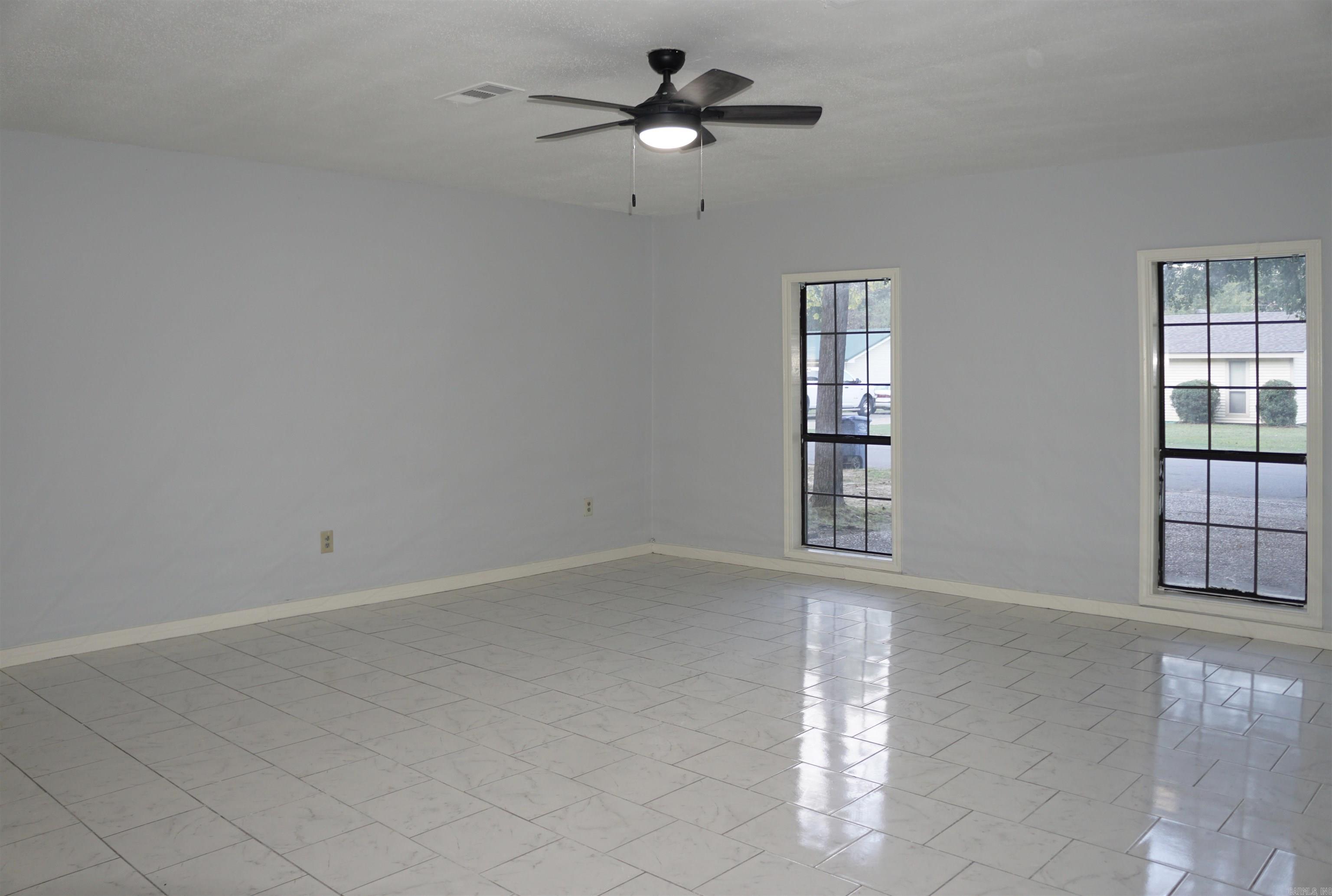 COUNTRY CLUB MANOR - Residential