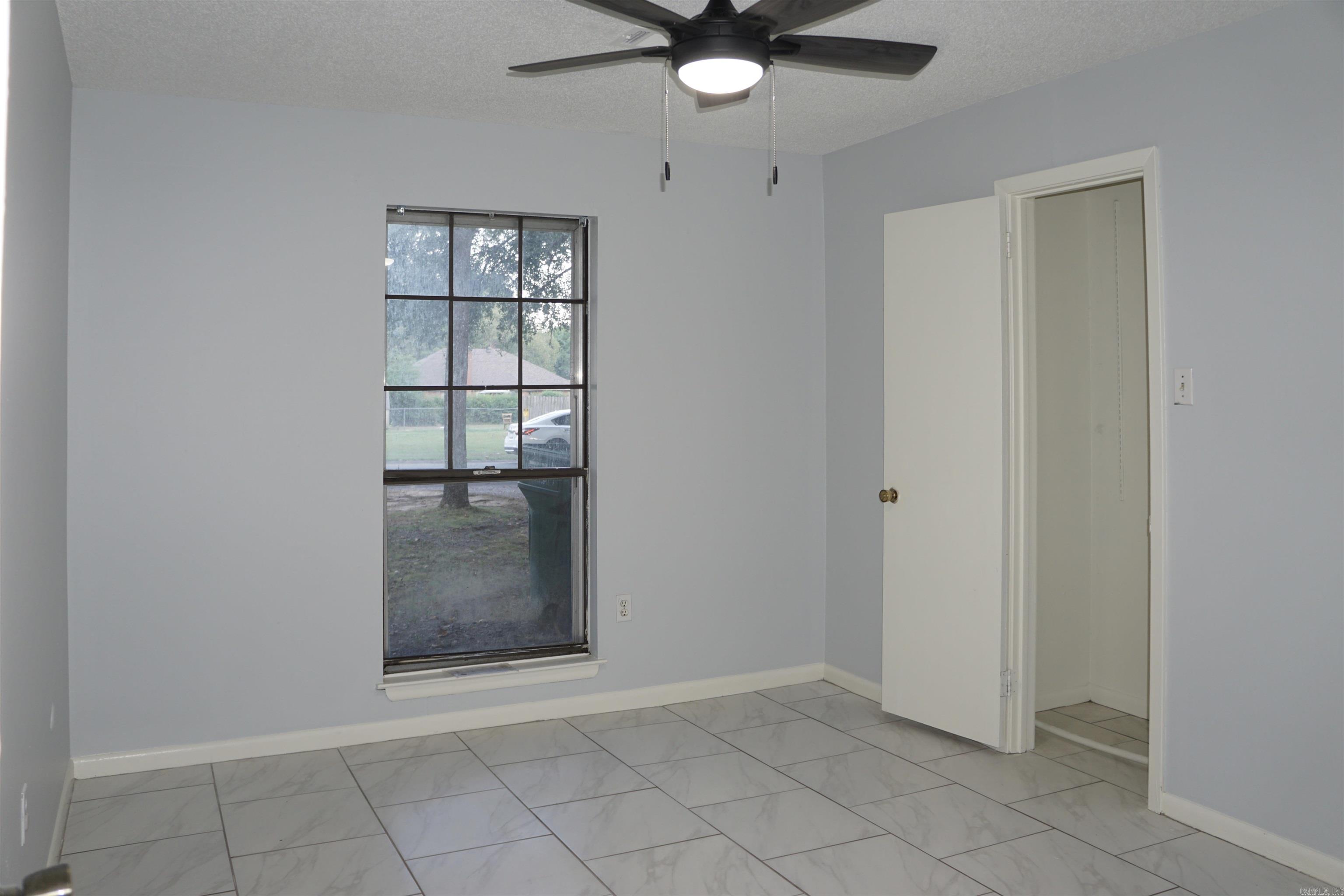 COUNTRY CLUB MANOR - Residential