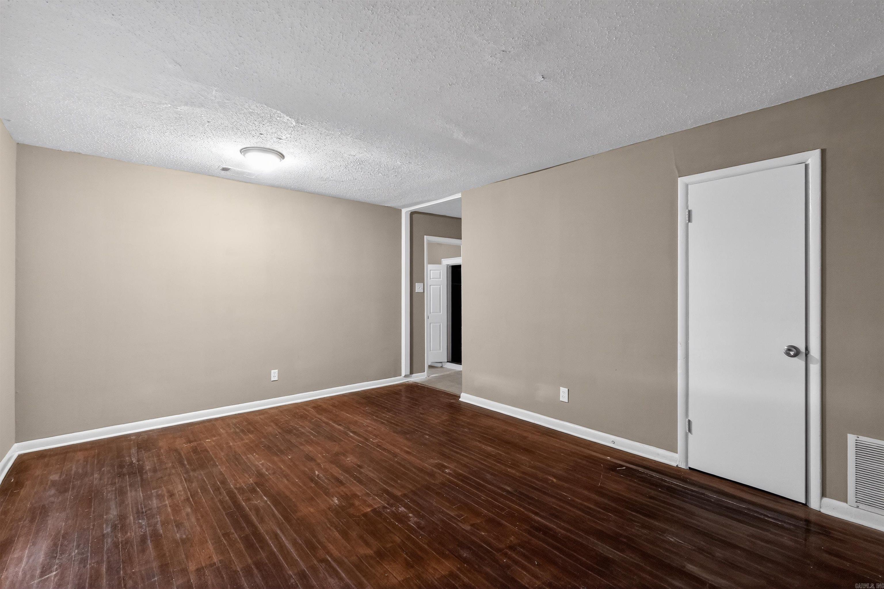 WAKEFIELD VILLAGE - Residential