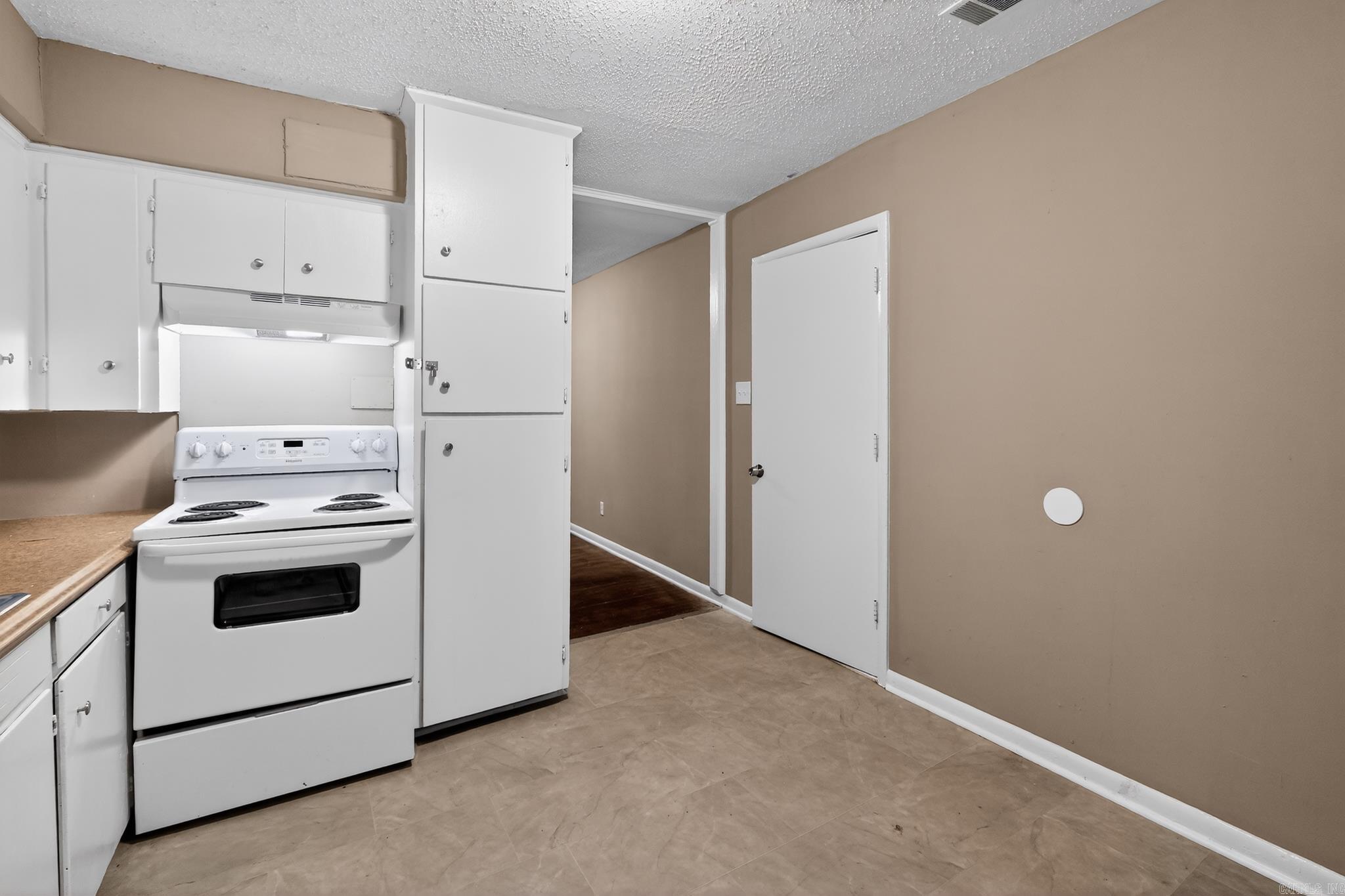 WAKEFIELD VILLAGE - Residential