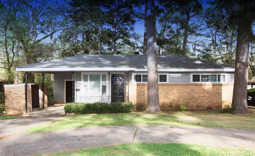 Adorable 3BD/2BA in Broadmoor neighborhood that is waiting for you to call home. Convenient Central Little Rock location close to shopping, dining, and much more! Minutes away from UALR campus. This property is managed by Hoffman Team so beware of scammers - we will never ask you to Cashapp us money. The lease for this property is for 18 months to 2 years with a 3% increase after the first year. Income must be 3x the amount of rent per month unless you have a housing voucher. Deposit, first month’s rent, and the $50 administration fee due before move in. Visit our office today or schedule a showing through our Hoffman Team website.