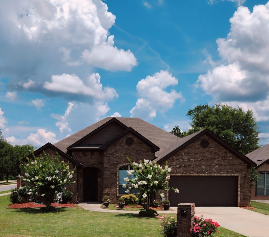 JIM HASTINGS built this 4bd, 2ba on a .25 Acre CORNER LOT in the GATED BENTLEY COURT community & HE DID NOT SKIP A BEAT!! In addition to an Energy Saving Package of blown CELLULOSE INSULATION, He ROSE the CEILINGS THROUGHOUT, added VAULTED CEILINGS in one bedroom that could be used as an office & VAULTED the DOUBLE TRAY Ceiling in the Master! For an added CUSTOM TOUCH there is EXTENSIVE CROWN MOLDING throughout, HAND SCRAPED hardwoods in main area, DESIGNER slab tile in wet areas, NEWER PLUSH carpet in the OVERSIZED BEDROOMs! HUGE Laundry! He OVERSIZED & CASED majority of the windows throughout providing lots of NATURAL LIGHT. The FLOOR PLAN is OPEN & SPLIT! Custom Shelves in closets! GRANITE in all wet areas w/undermount sinks! SS Frigidaire Appliances ((gas line present for stove)) ! Enclosed SUNROOM for morning coffee &/or more room for entertaining. Master en suite is fit just for that, a KING & QUEEN! FEAT: CORNER SOAKING 6 JET JACUZZI, HIS & HER VANITIES & CLOSETS, SEPERATE SHOWER W/BENCH! The list goes on...Don't miss your opportunity to call 140 Bentley Cir. home BC IT WILL NOT LAST LONG!! ***AGENTS SEE REMARKS***