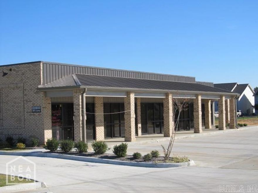 Owner pays water, sewer and electric.  One year minimum lease. Security deposit is $550.