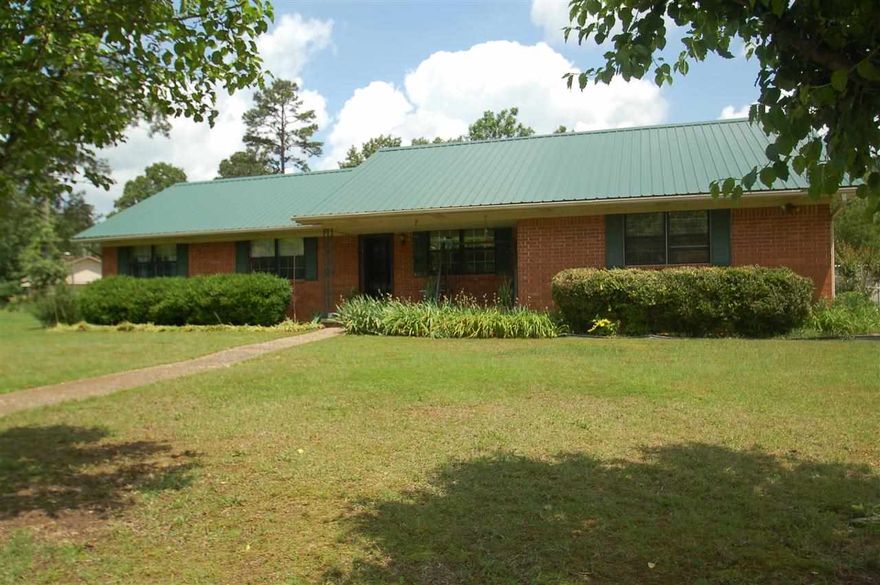 GREAT OLDER HOME! SELLER IS INSTALLING NEW STAINLESS STEEL- KITCHEN STOVE,DISHWASHER, MICROWAVE VENT A HOOD; SEPT 8, 2014; BRAND NEW!!!!!! ALL BRICK-WONDERFUL LOT, NEW SEPTIC SYSTEM 2009, SUMMER.  METAL ROOF 2 YEARS OLD, H/A IS 4 YEARS OLD, 2 LIVING AREAS, AWESOME YARD APPROX 3/4 ACRE- IN A SUBDIVISION/PART OF IT IS FENCED; YOU CAN HAVE A GARDEN OR FOR ENTERTAINING OR RELAXING-COME ON HOME!!! WILL GO RURAL DEVELOPMENT! 100% FINANCING IF BUYER QUALIFIES!!!