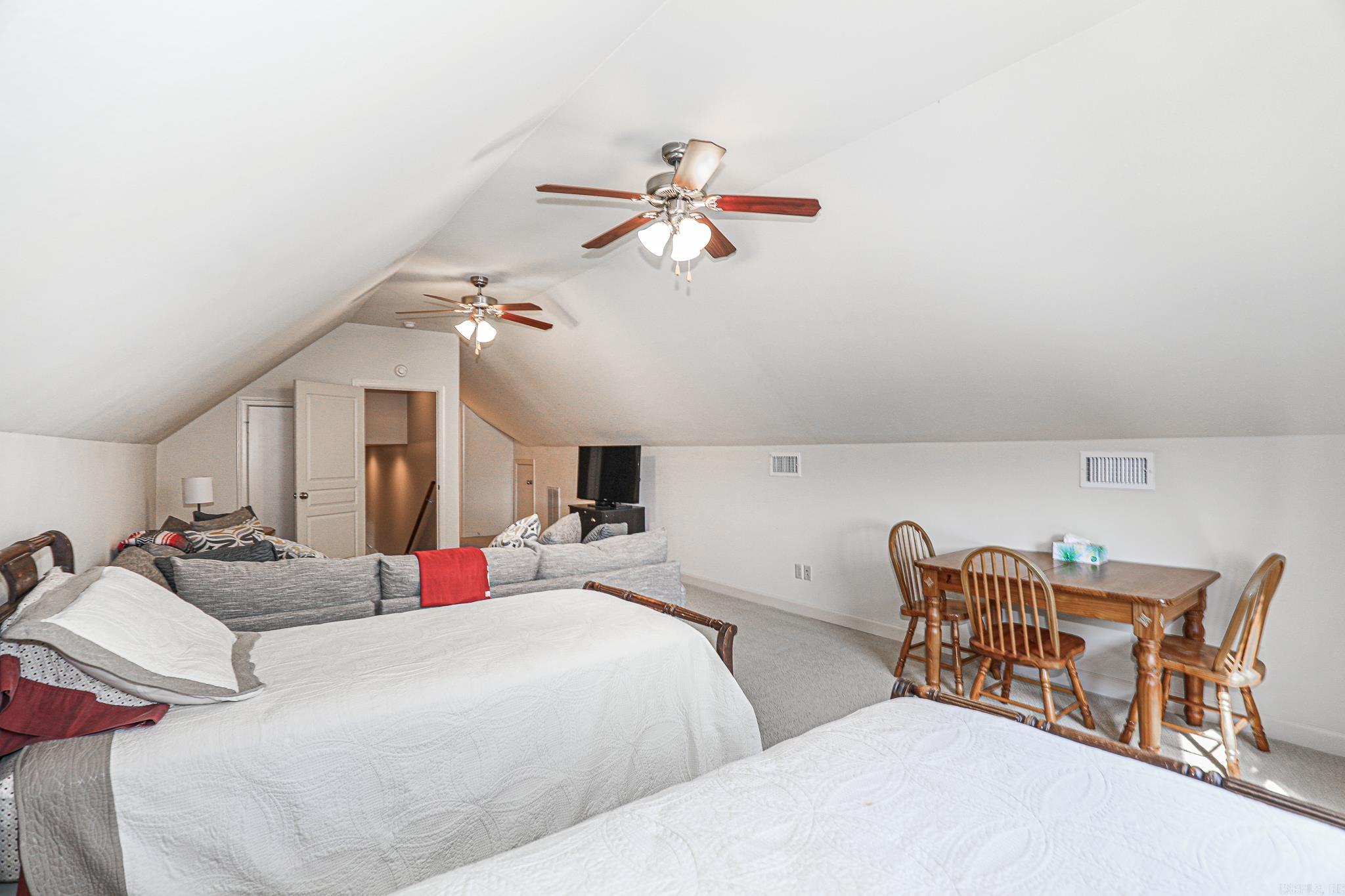 HURRICANE LAKE EST - Residential