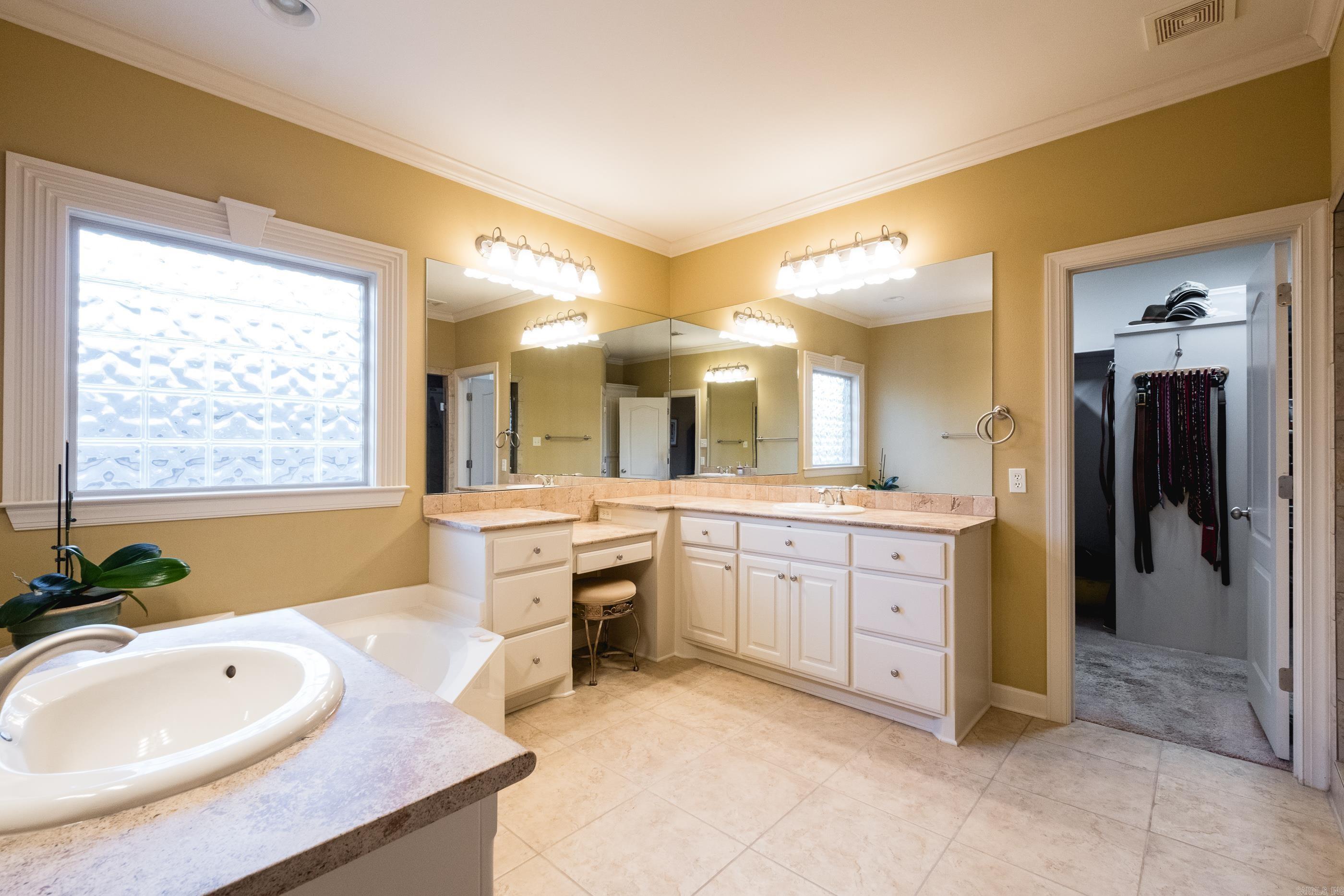 CHENAL VALLEY EPERNAY PLACE - Residential