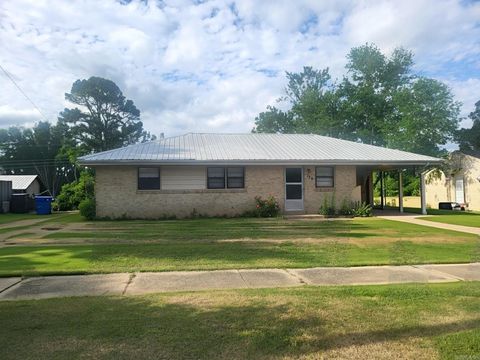 Photo of 724 Locust Dr, Jonesboro, AR 72401 (MLS # 26017231)