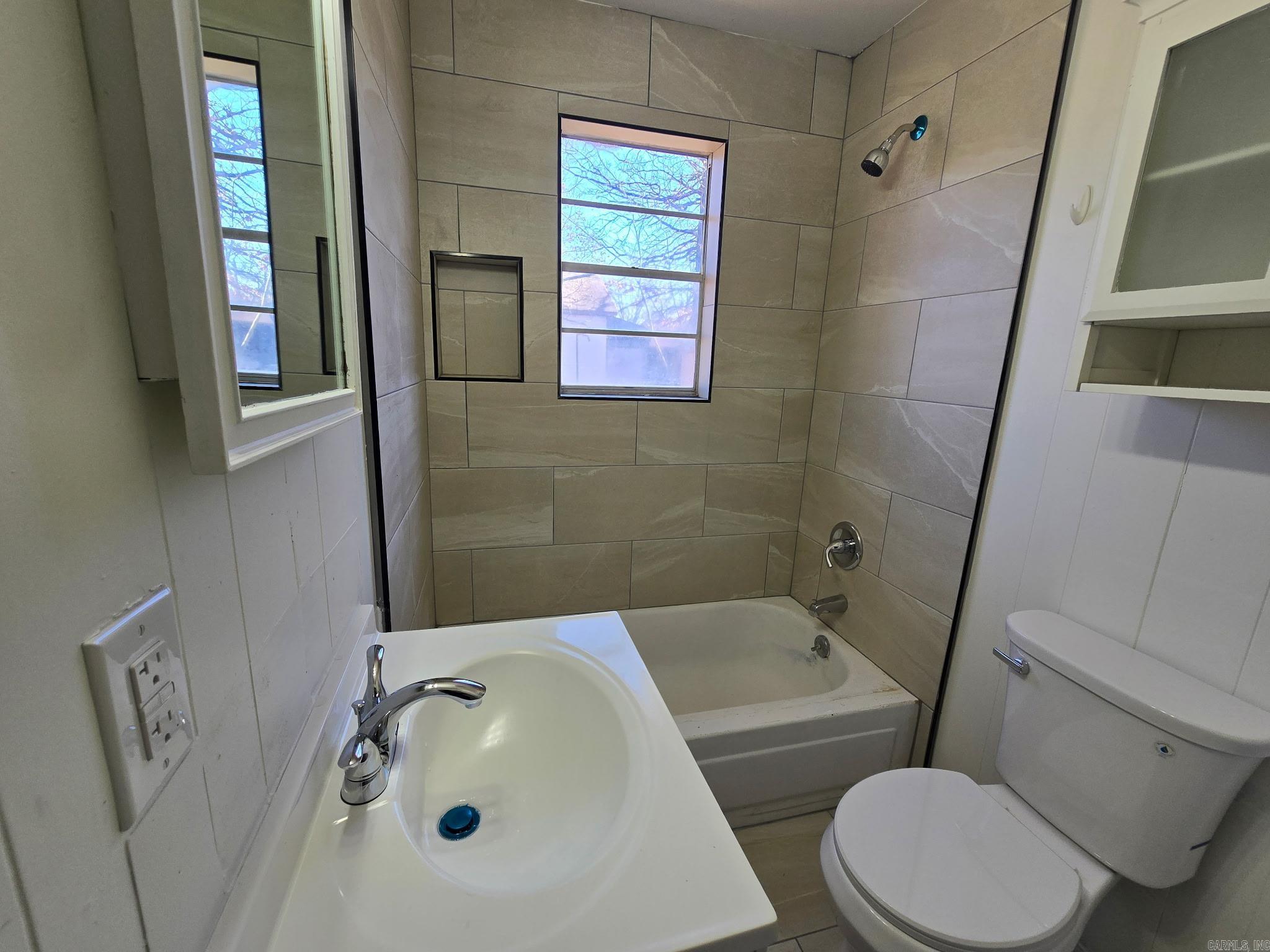 Lewis Bailey - Residential Lease