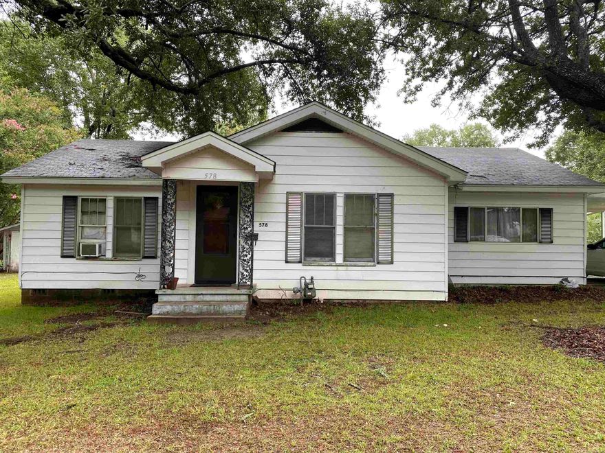 Very solid built 3 bedroom 1.5 bath home waiting for its new family to call it home. 1 car garage and a nice spacious yard for the kids or 4 legged mates to play!   Lot size, year built, and square footage taken from courthouse records.