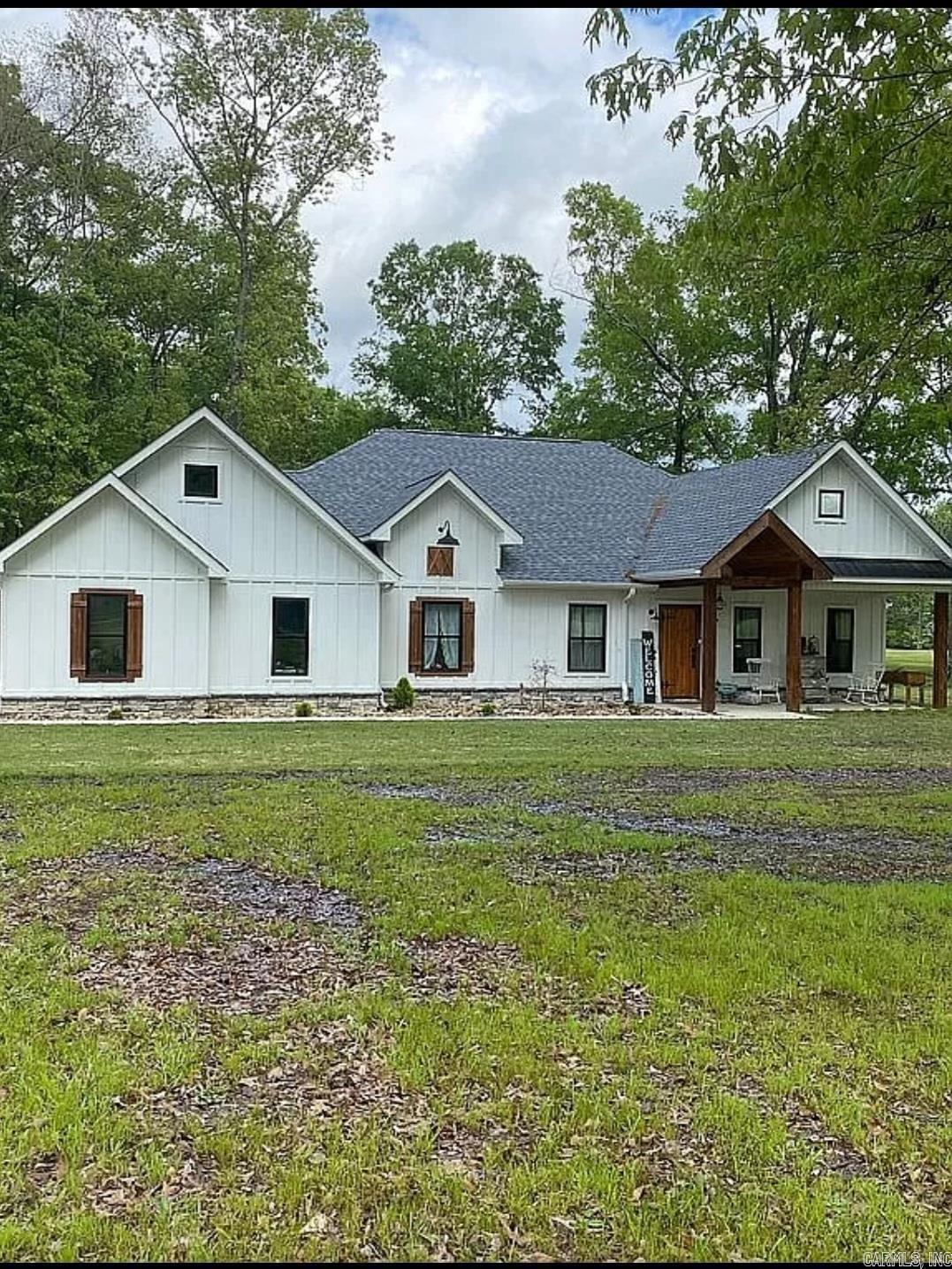 Beautiful Modern 3/2 on 4 acre  Sold Before listed