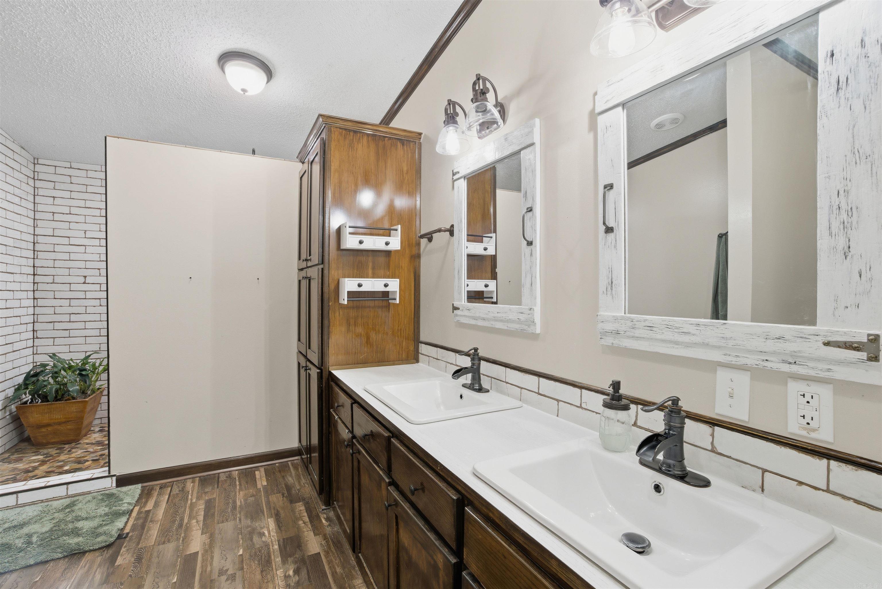 SIMPSON ESTATES - Residential