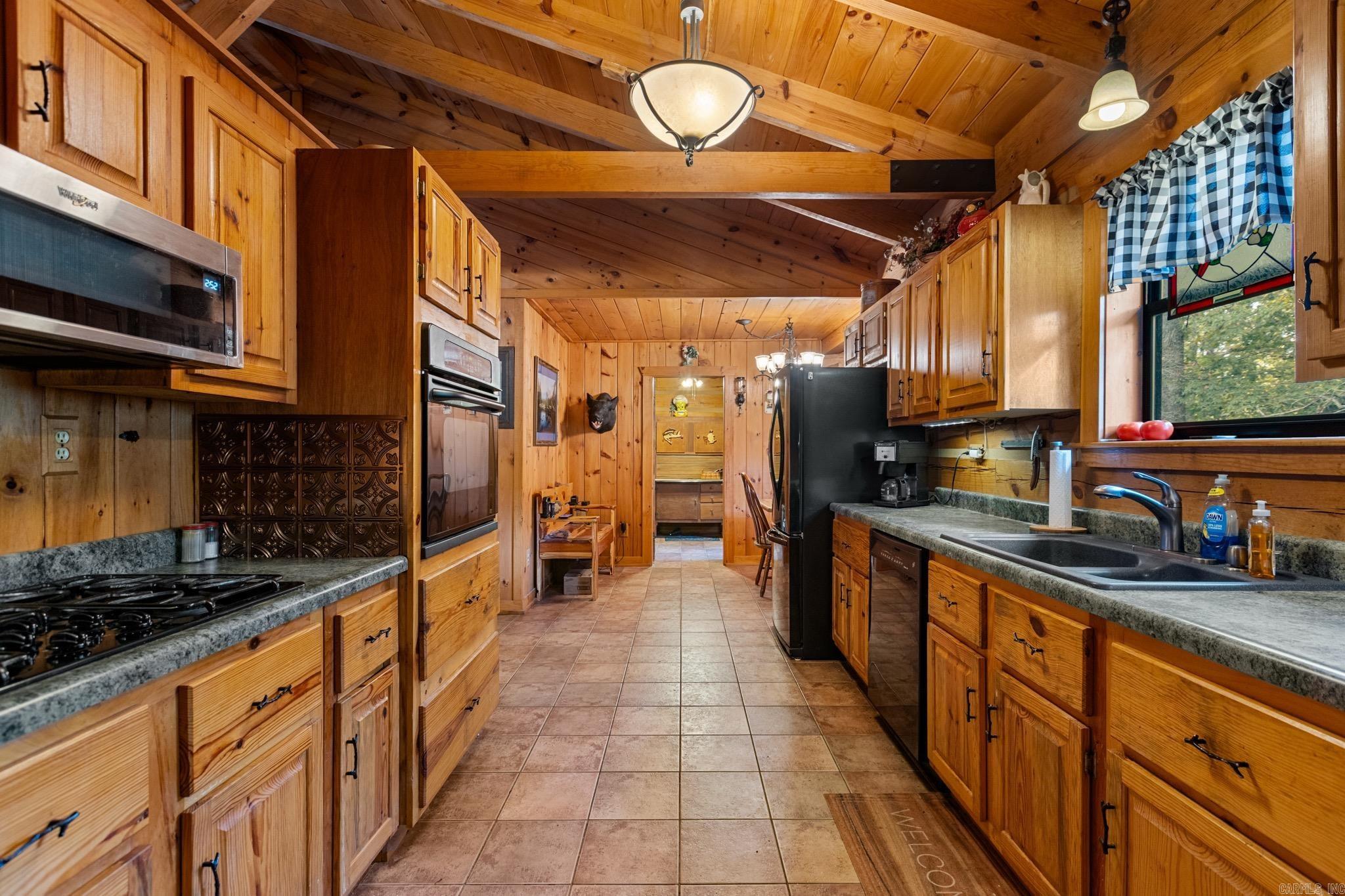 WHITE WATER ESTATES - Residential