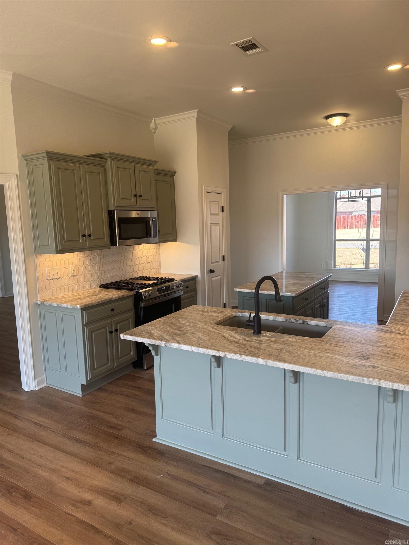 COUNTRY CLUB OF ARK THE - Residential