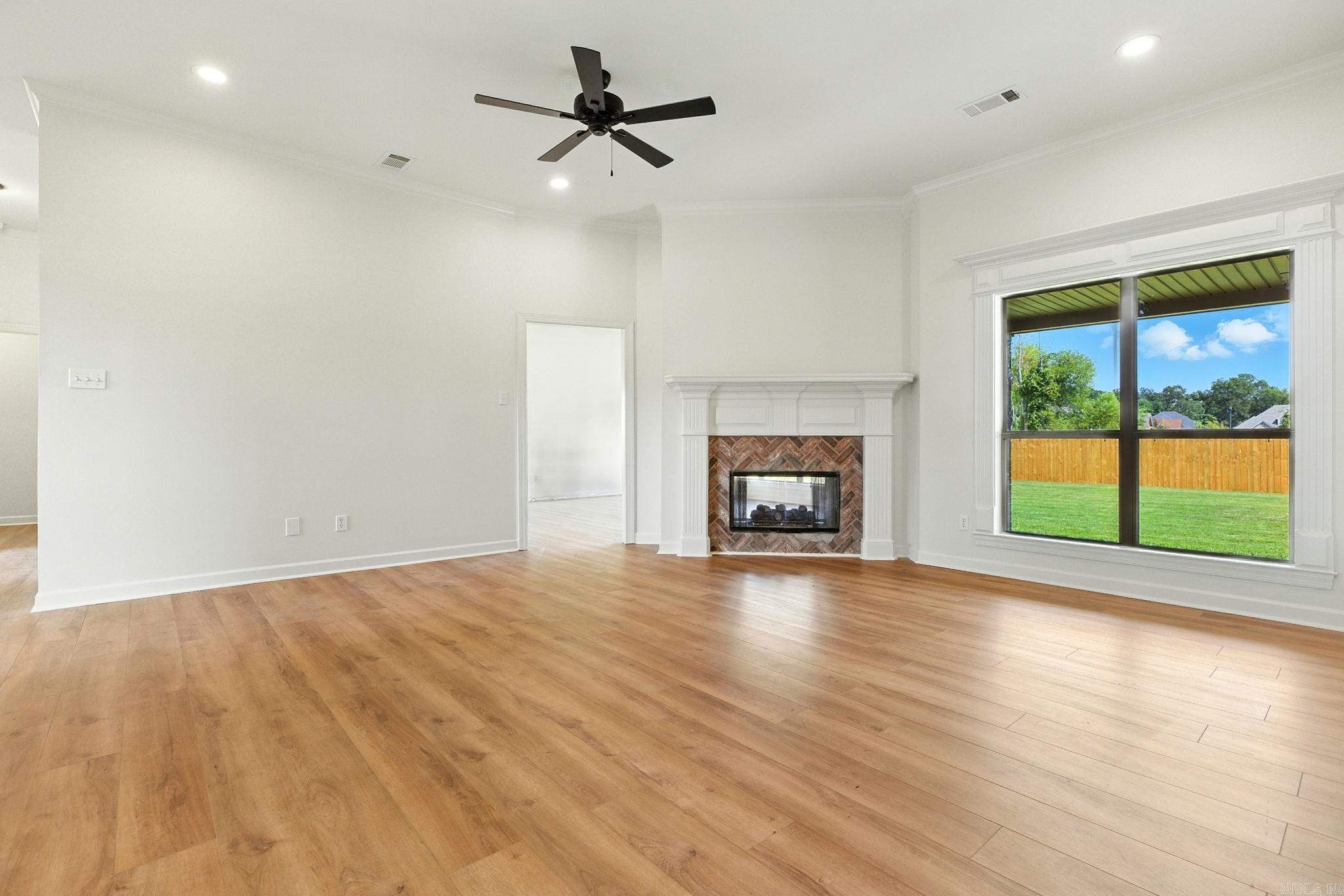 COUNTRY CLUB OF ARK THE - Residential