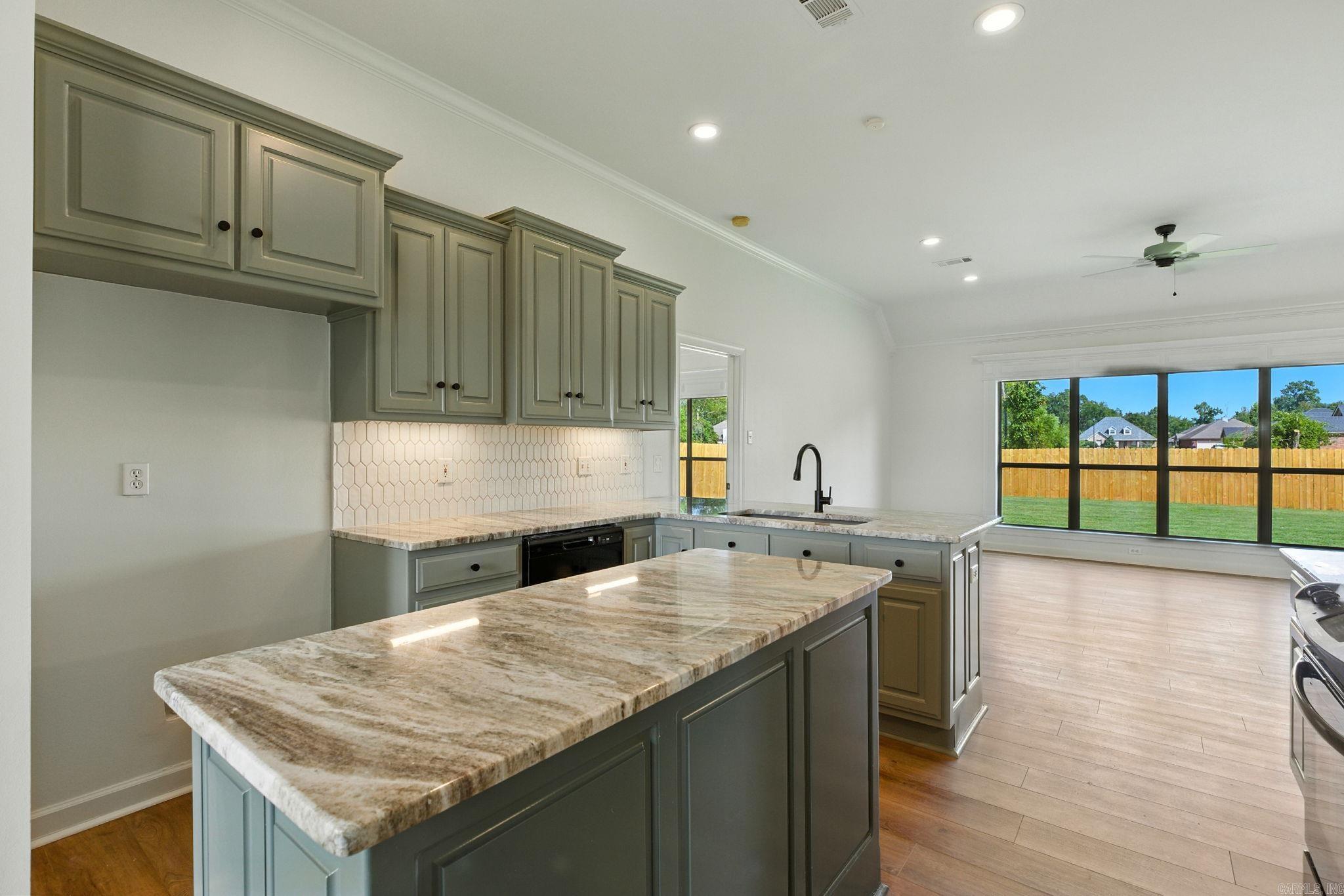 COUNTRY CLUB OF ARK THE - Residential