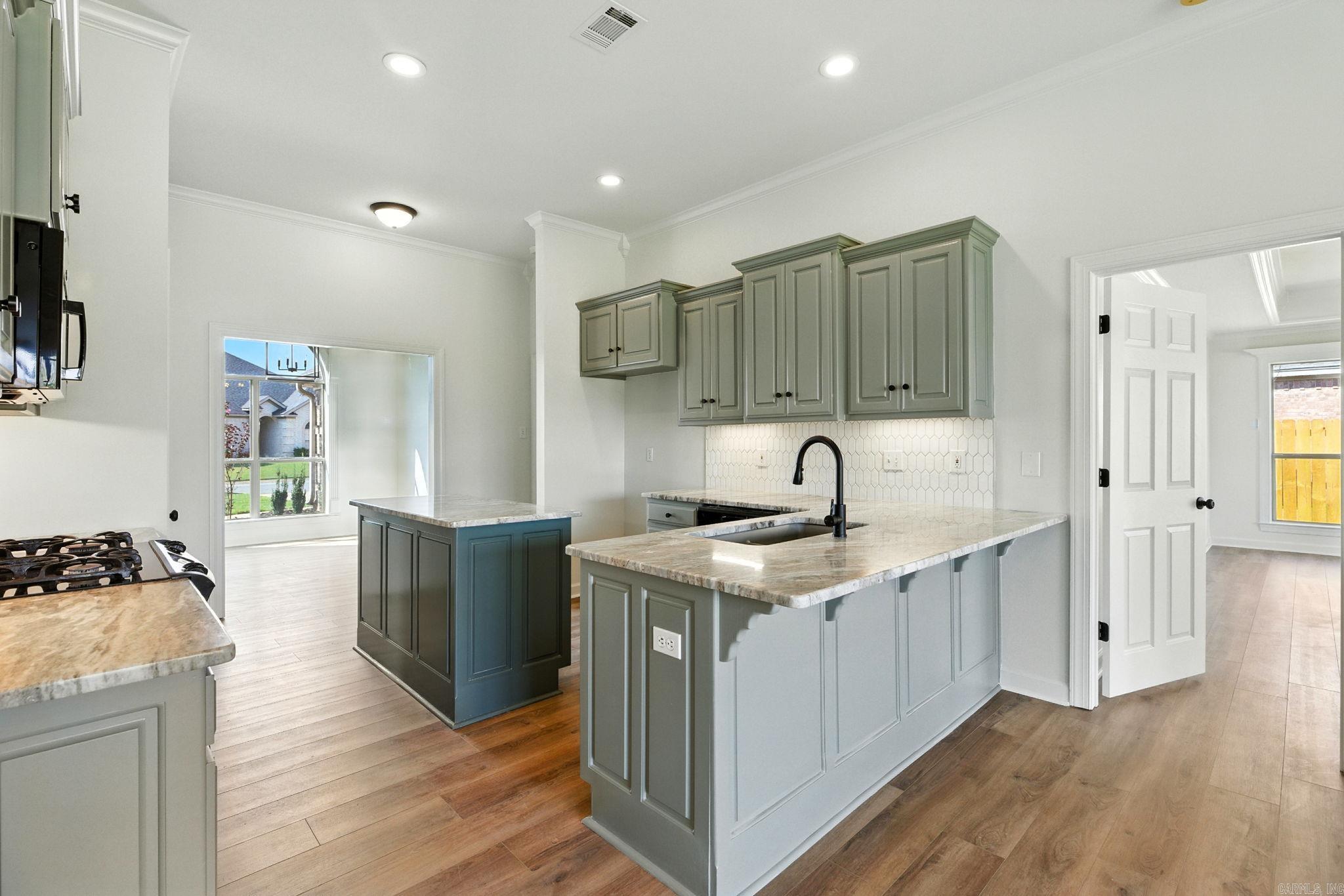 COUNTRY CLUB OF ARK THE - Residential