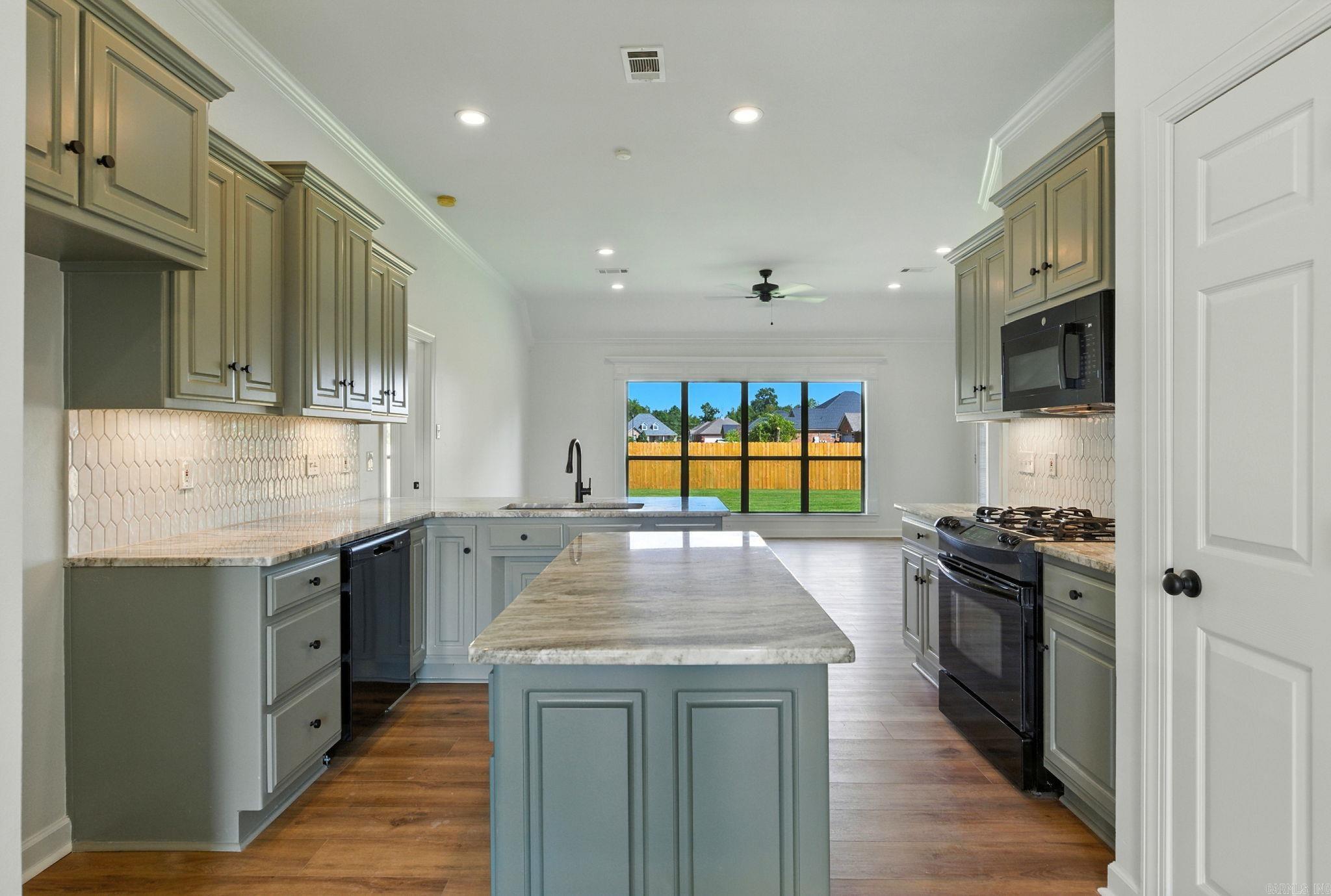 COUNTRY CLUB OF ARK THE - Residential