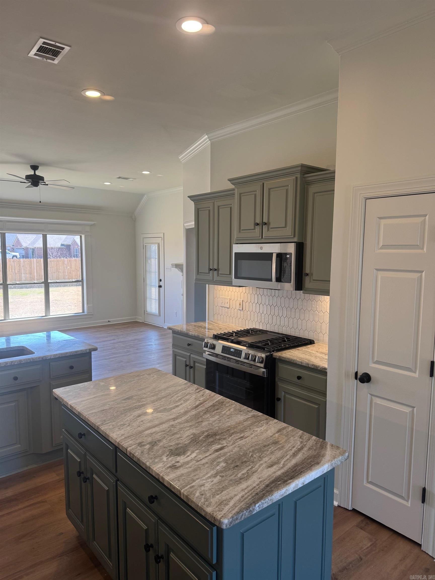 COUNTRY CLUB OF ARK THE - Residential