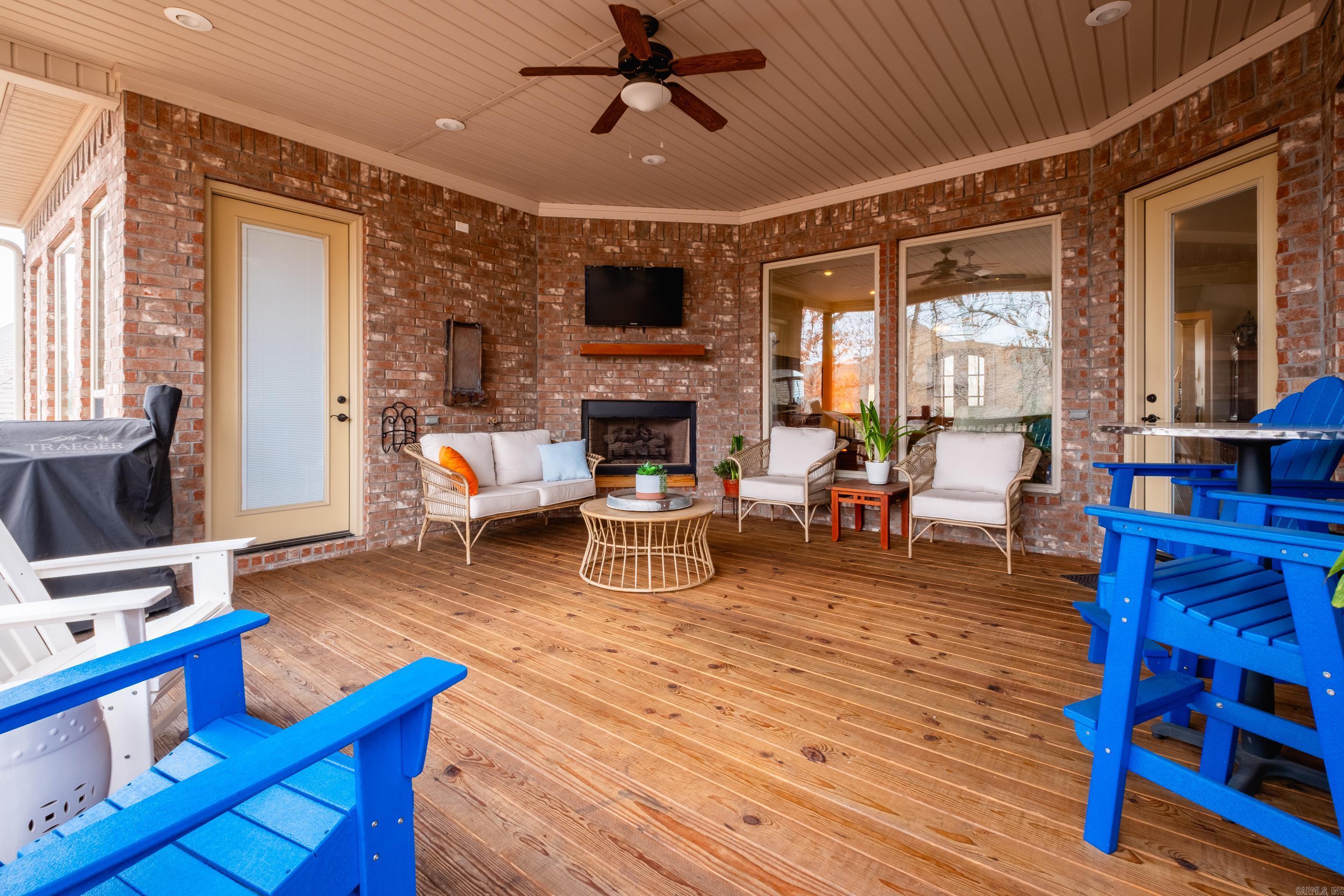 WOODLANDS EDGE - Residential