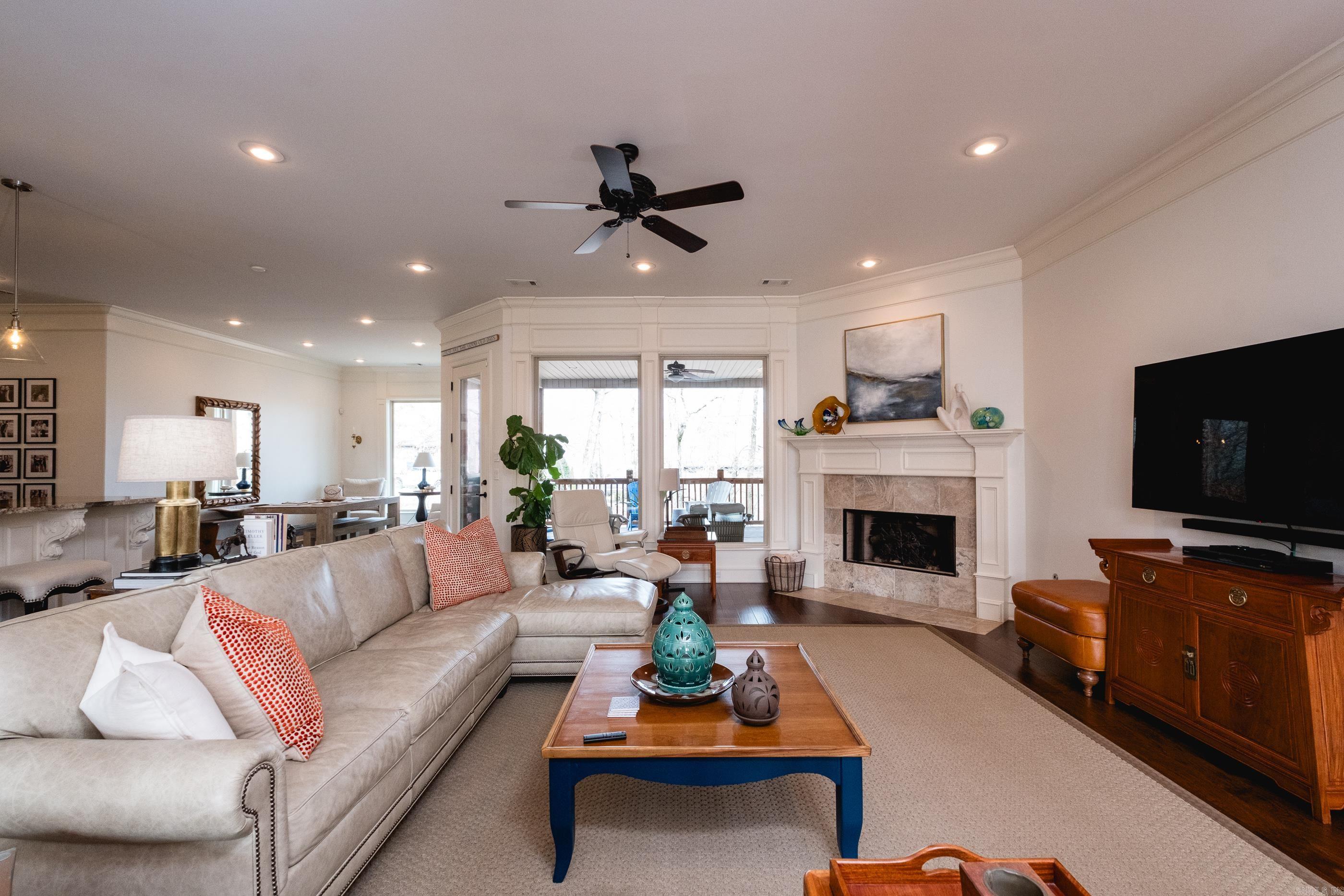 WOODLANDS EDGE - Residential