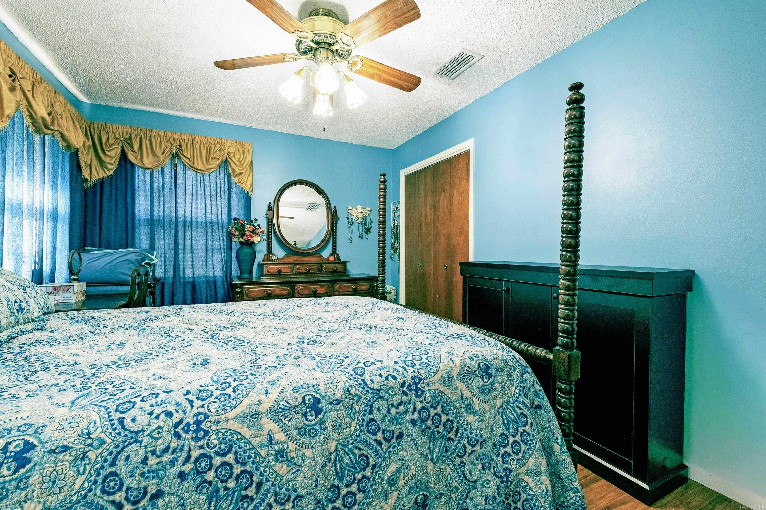 TOWN & COUNTRY ESTATES - Residential