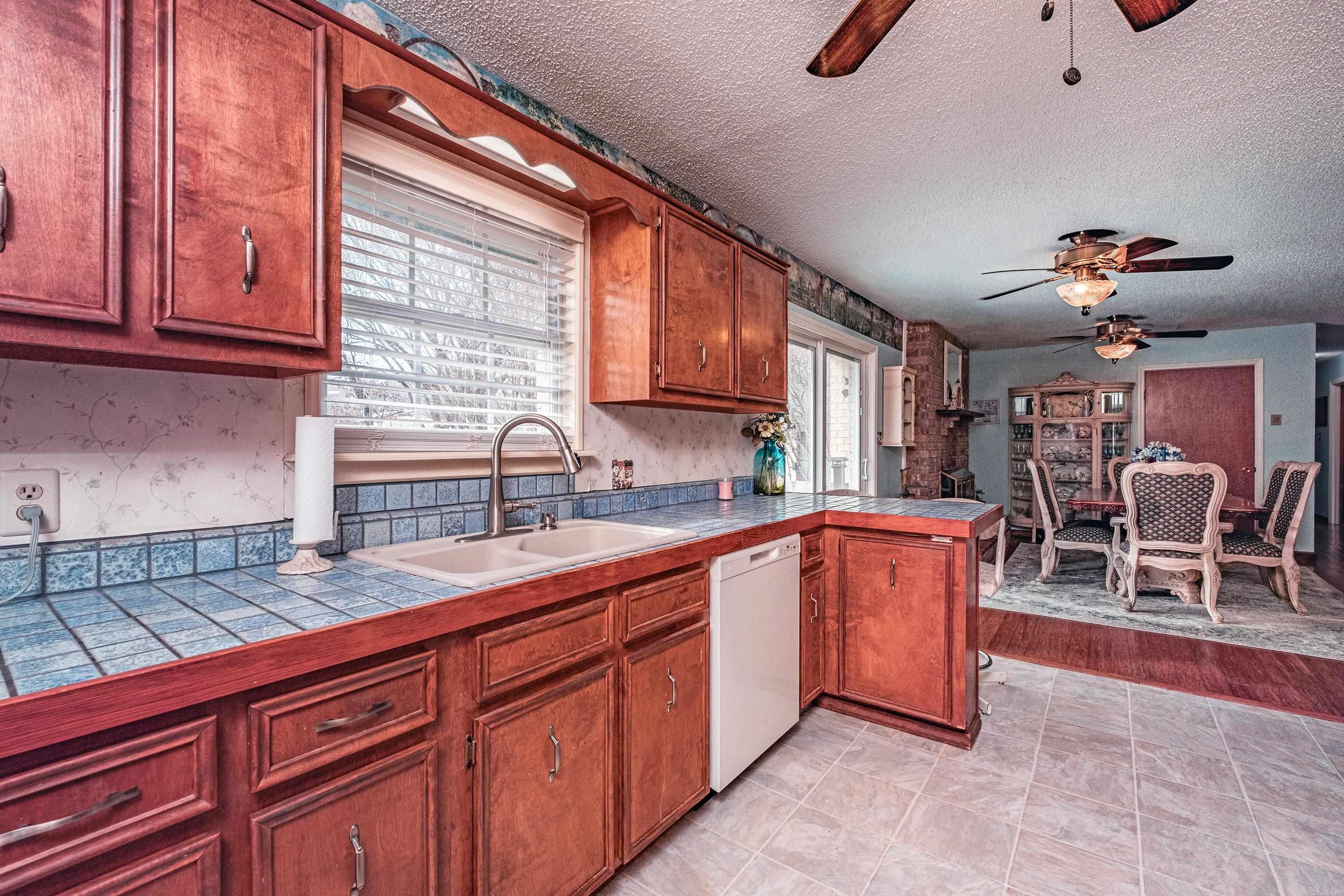 TOWN & COUNTRY ESTATES - Residential