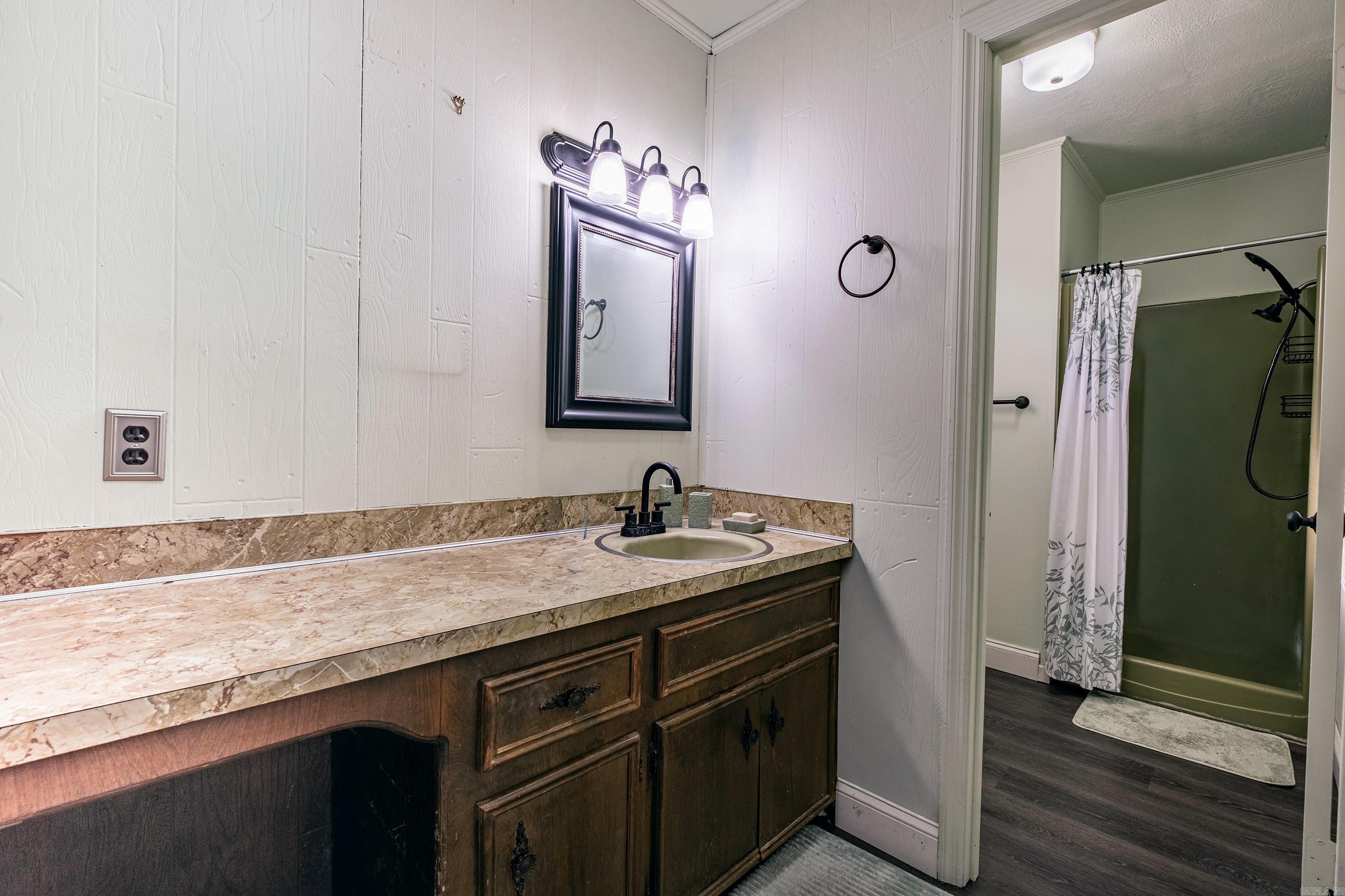 TOWN & COUNTRY ESTATES - Residential