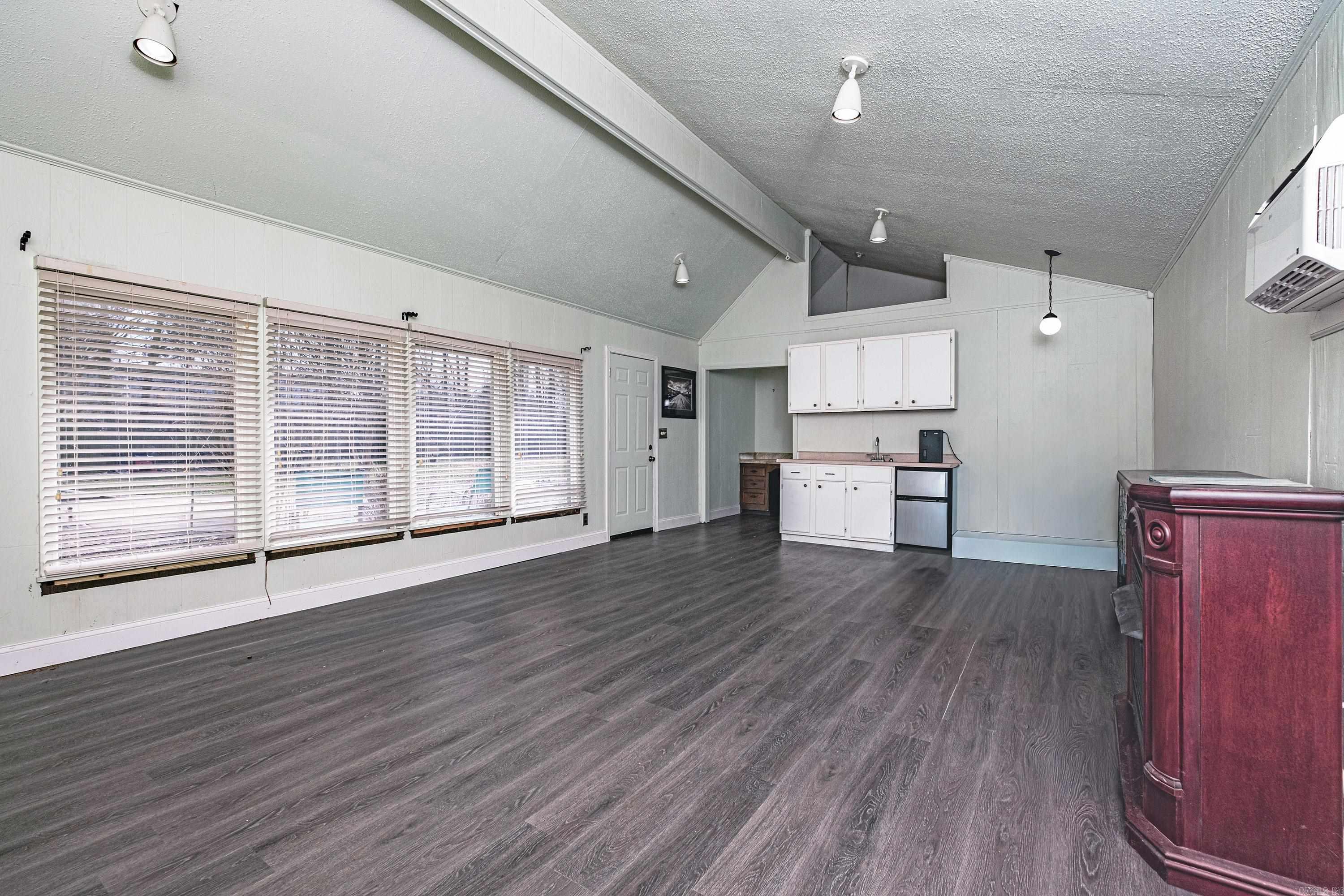 TOWN & COUNTRY ESTATES - Residential