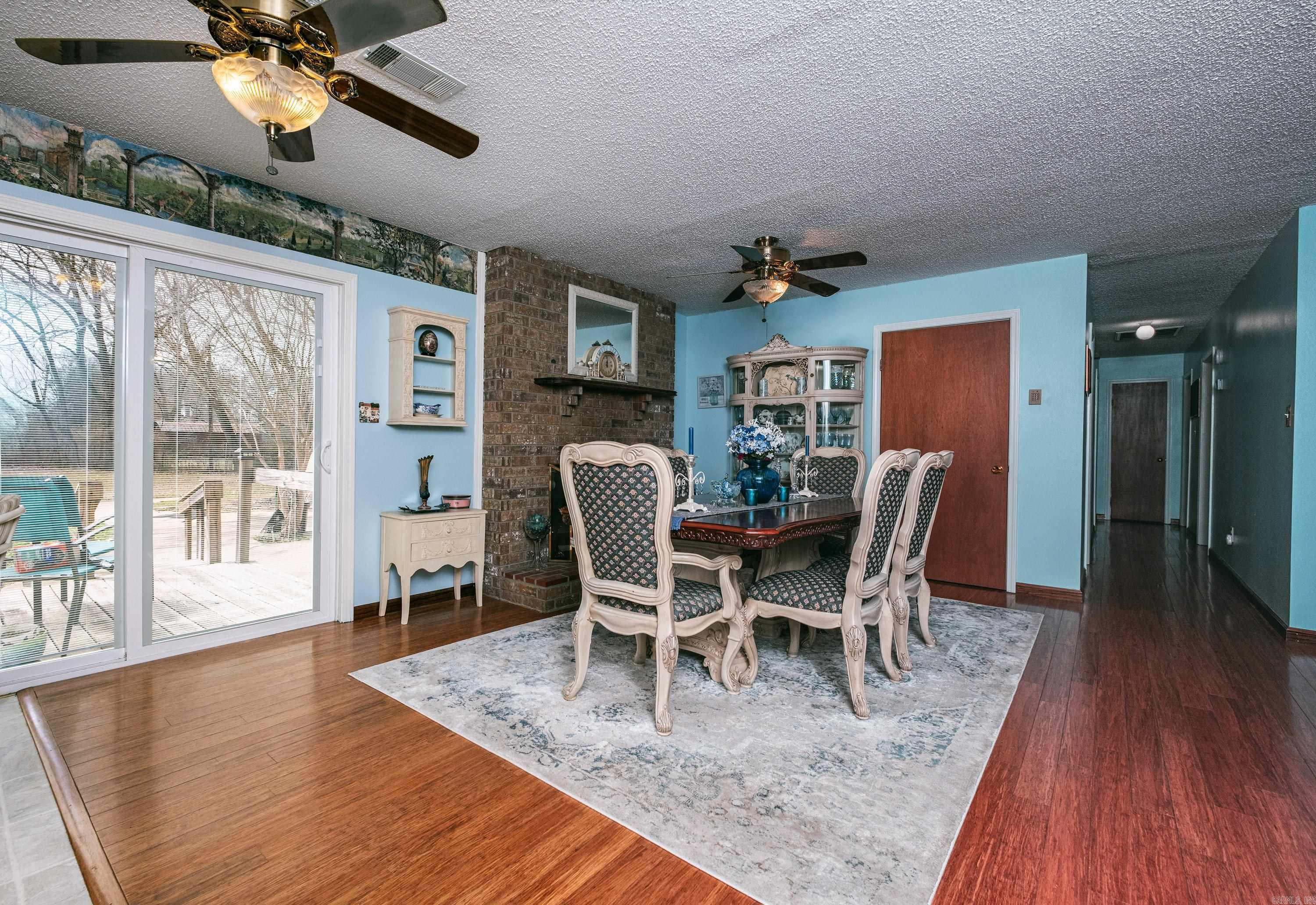 TOWN & COUNTRY ESTATES - Residential