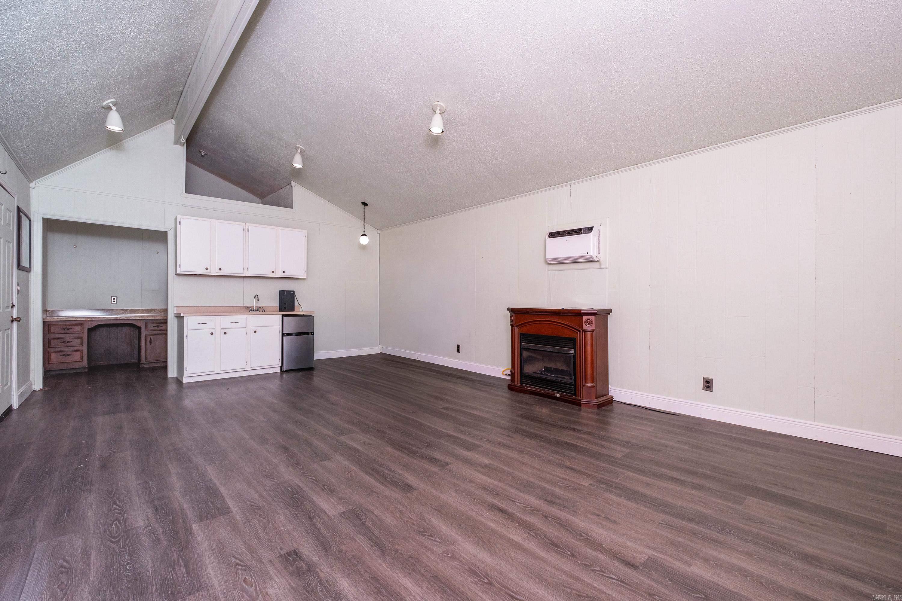 TOWN & COUNTRY ESTATES - Residential