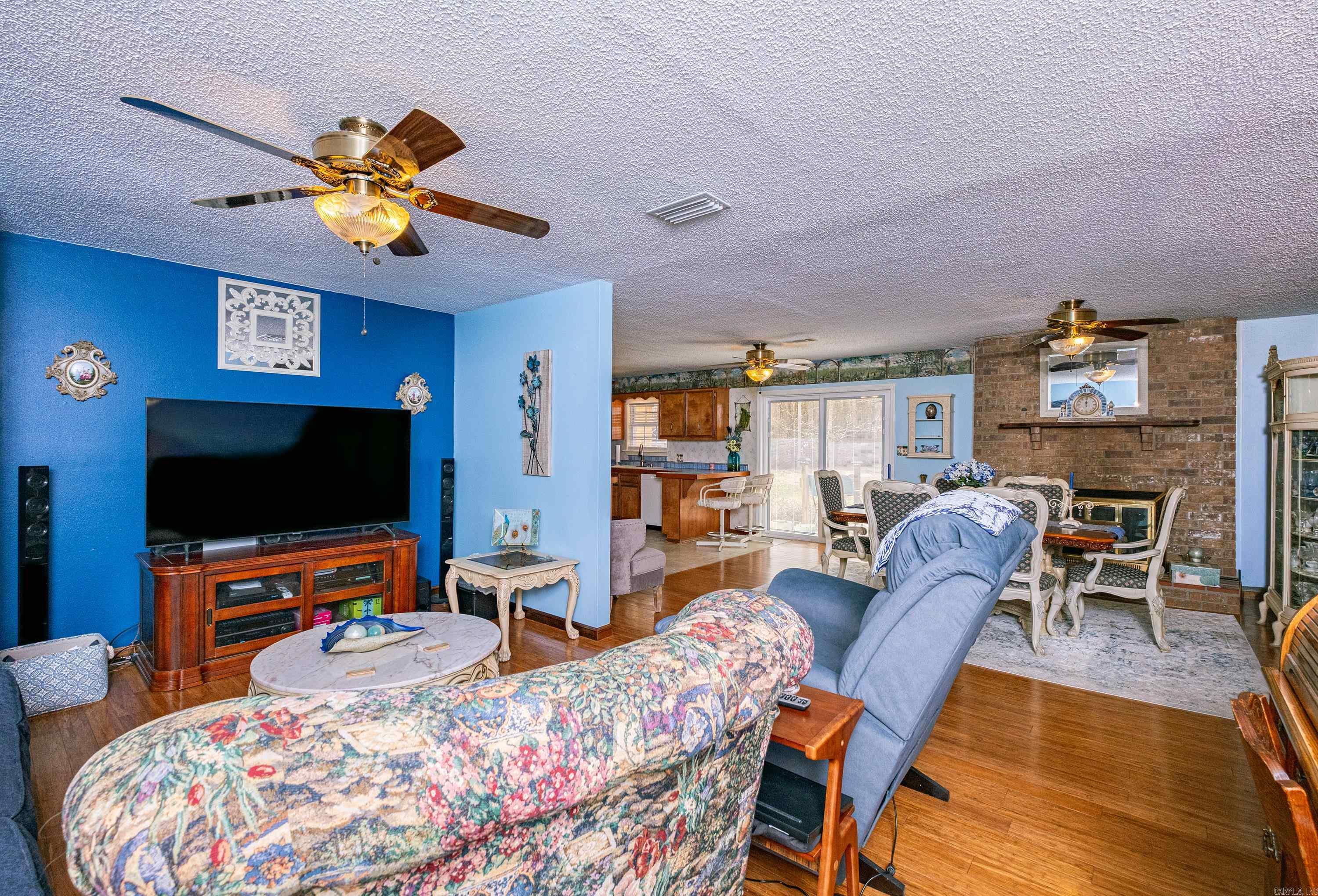 TOWN & COUNTRY ESTATES - Residential