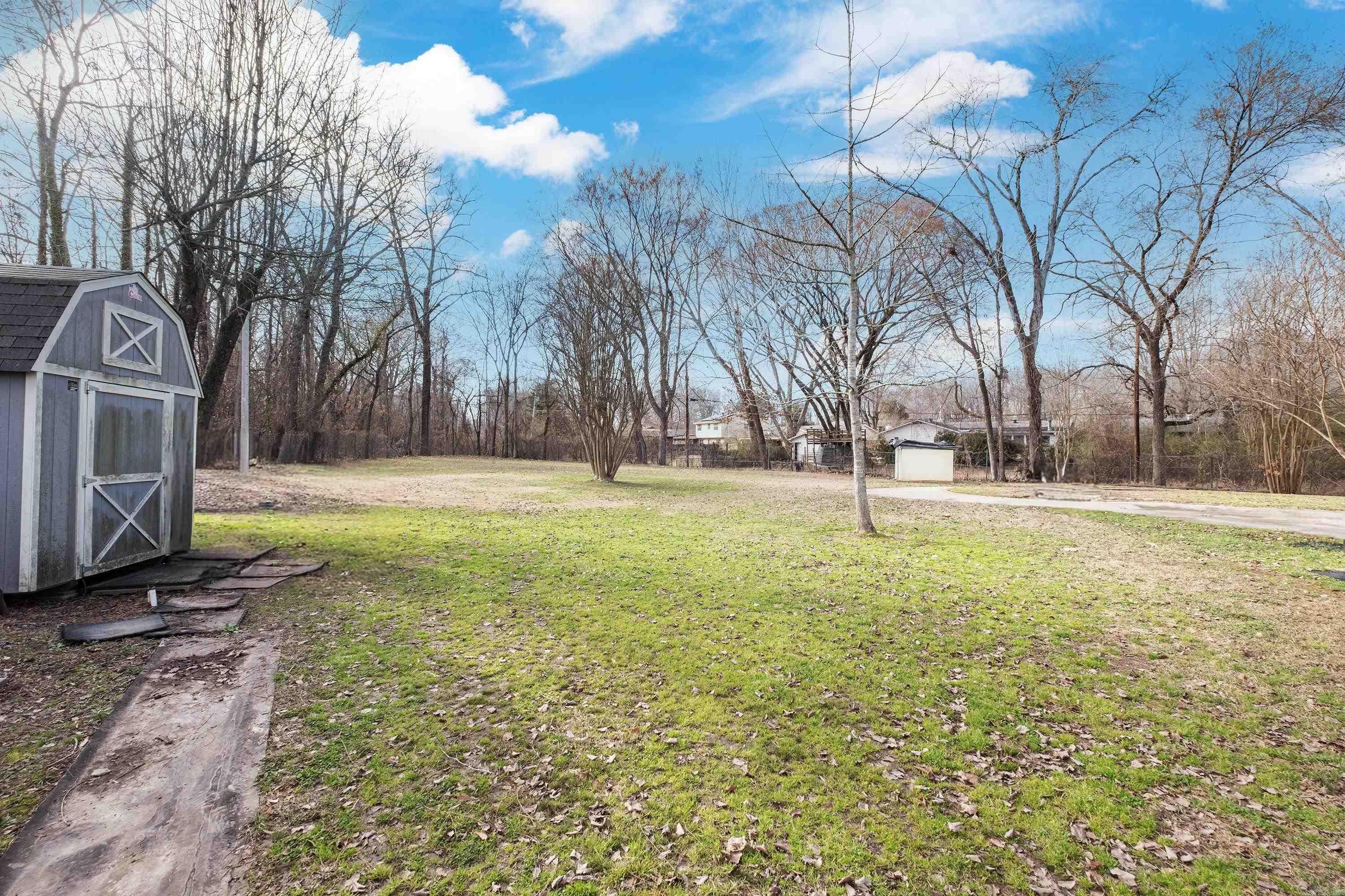 TOWN & COUNTRY ESTATES - Residential