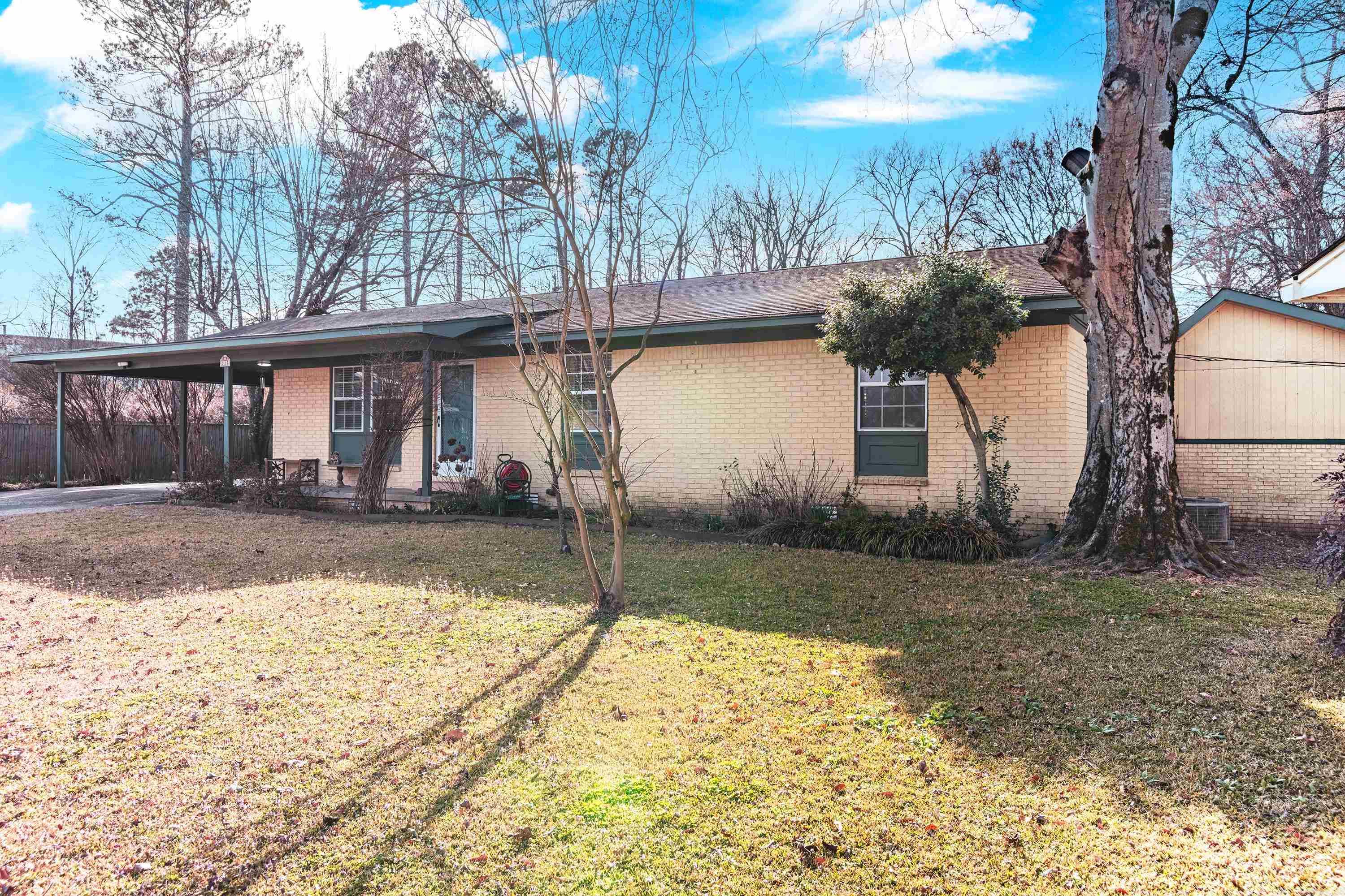 TOWN & COUNTRY ESTATES - Residential