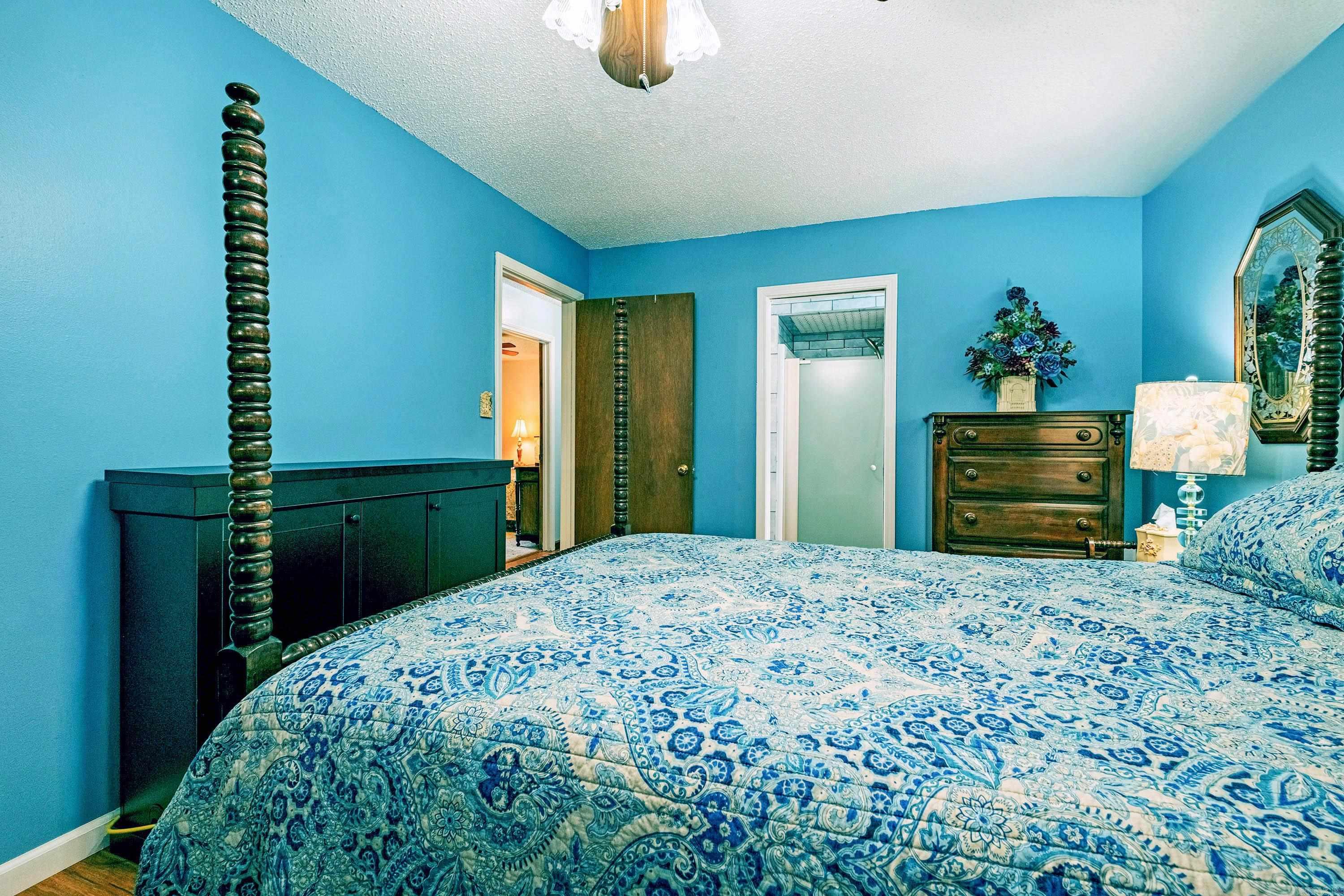 TOWN & COUNTRY ESTATES - Residential