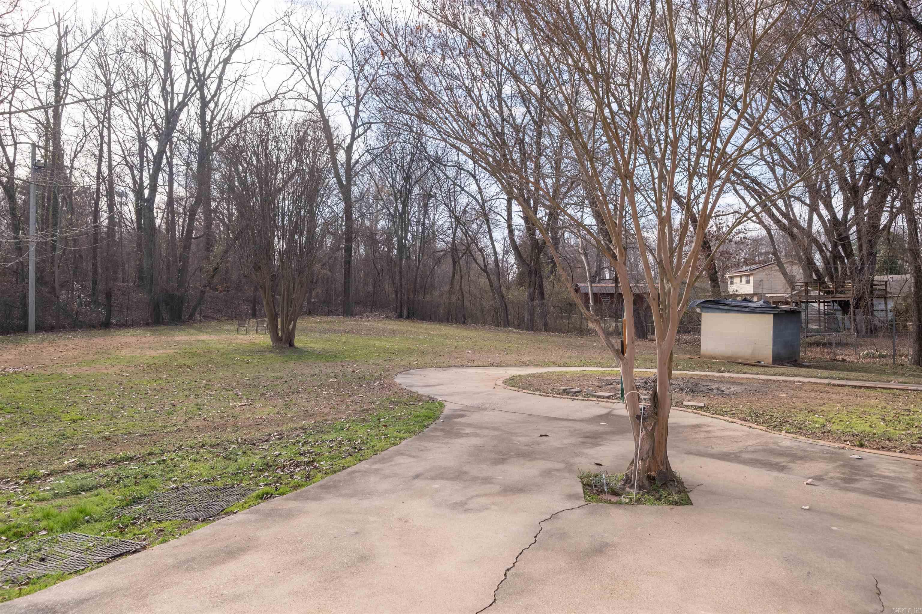 TOWN & COUNTRY ESTATES - Residential