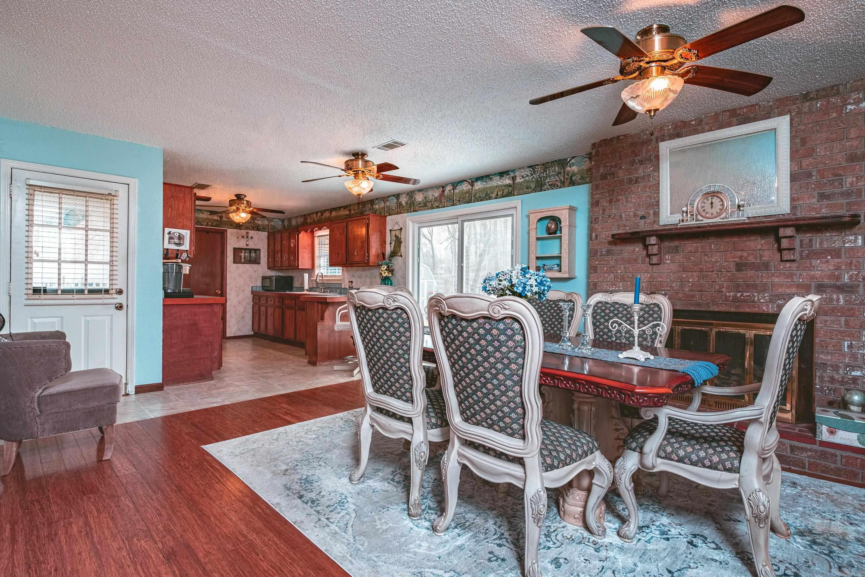 TOWN & COUNTRY ESTATES - Residential