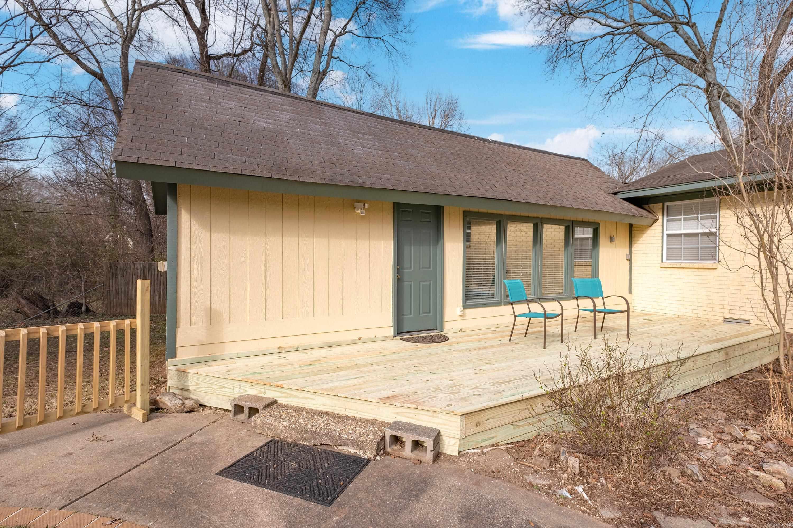 TOWN & COUNTRY ESTATES - Residential