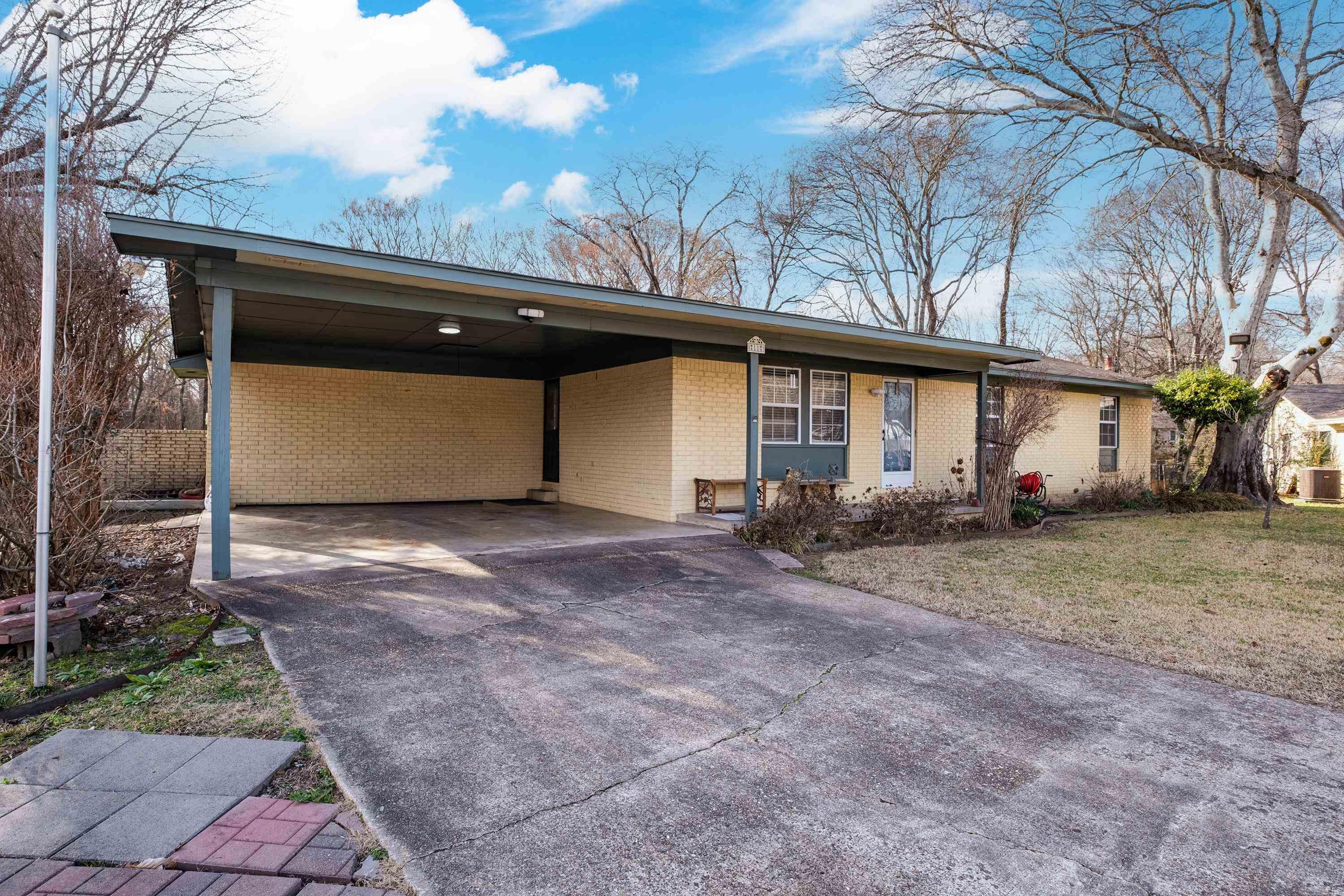 TOWN & COUNTRY ESTATES - Residential