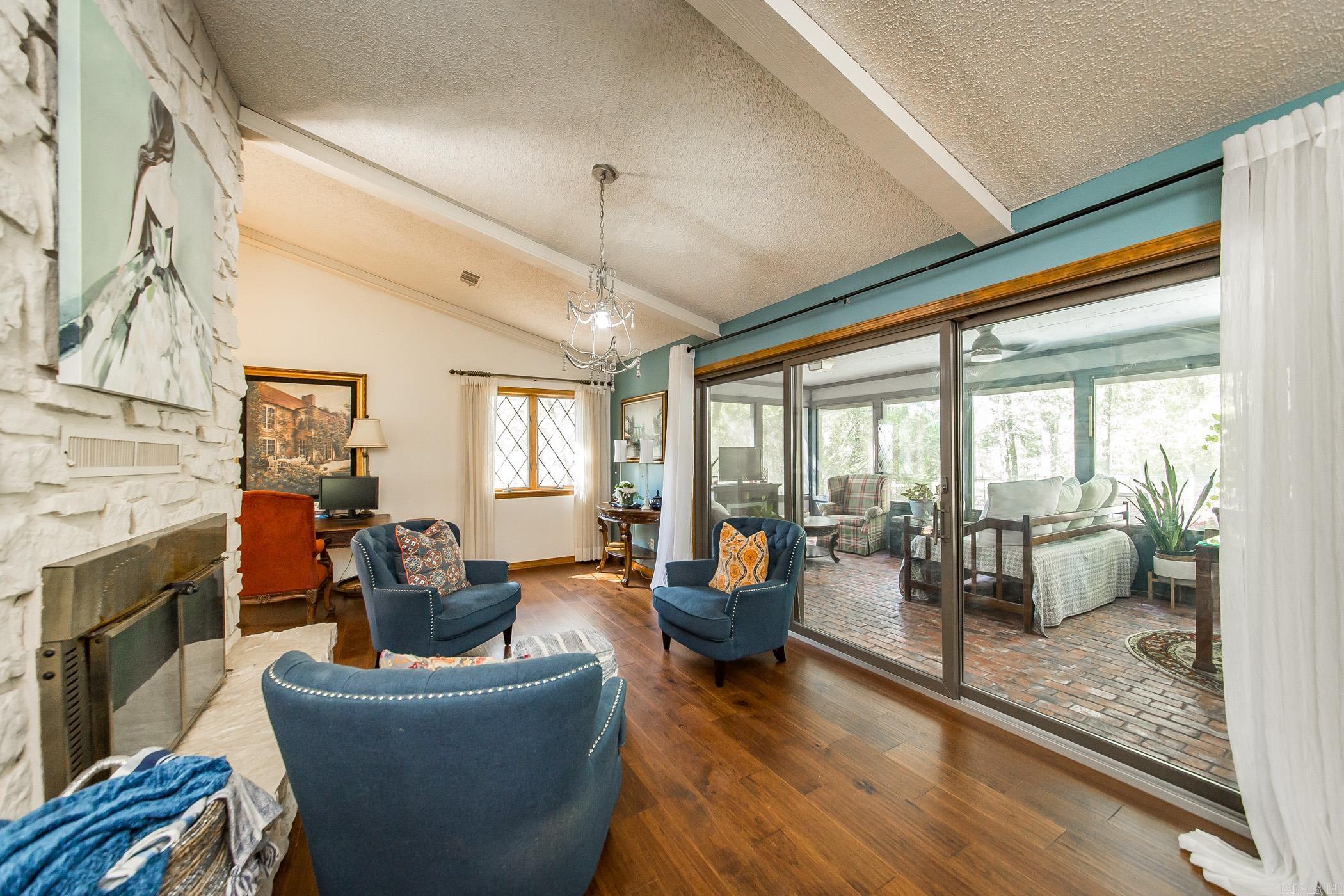 CASTLE RIDGE - Residential