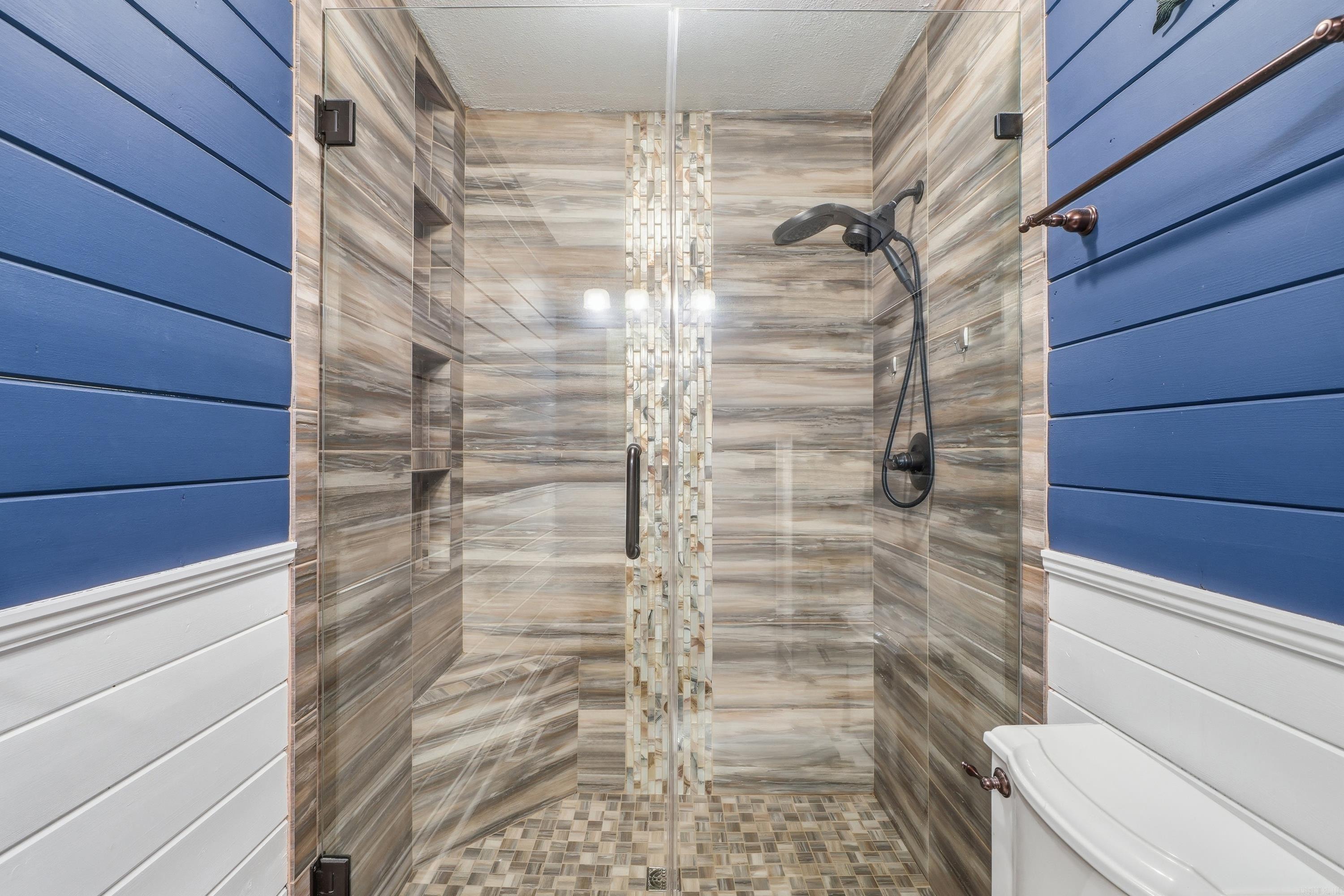 LAKEWOOD HILLS CONDO - Residential